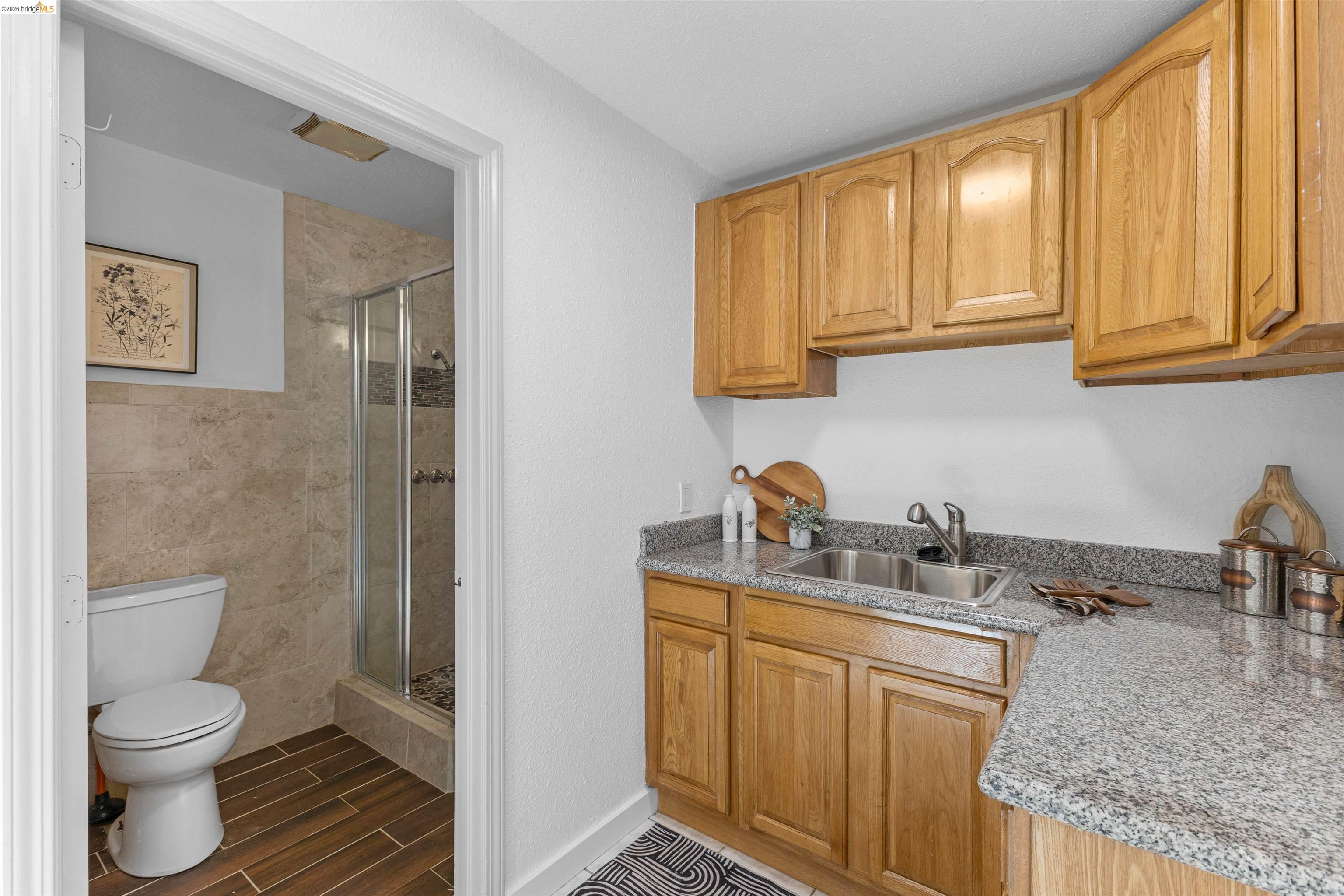 Detail Gallery Image 34 of 43 For 7900 Greenly Dr, Oakland,  CA 94605 - 4 Beds | 2 Baths