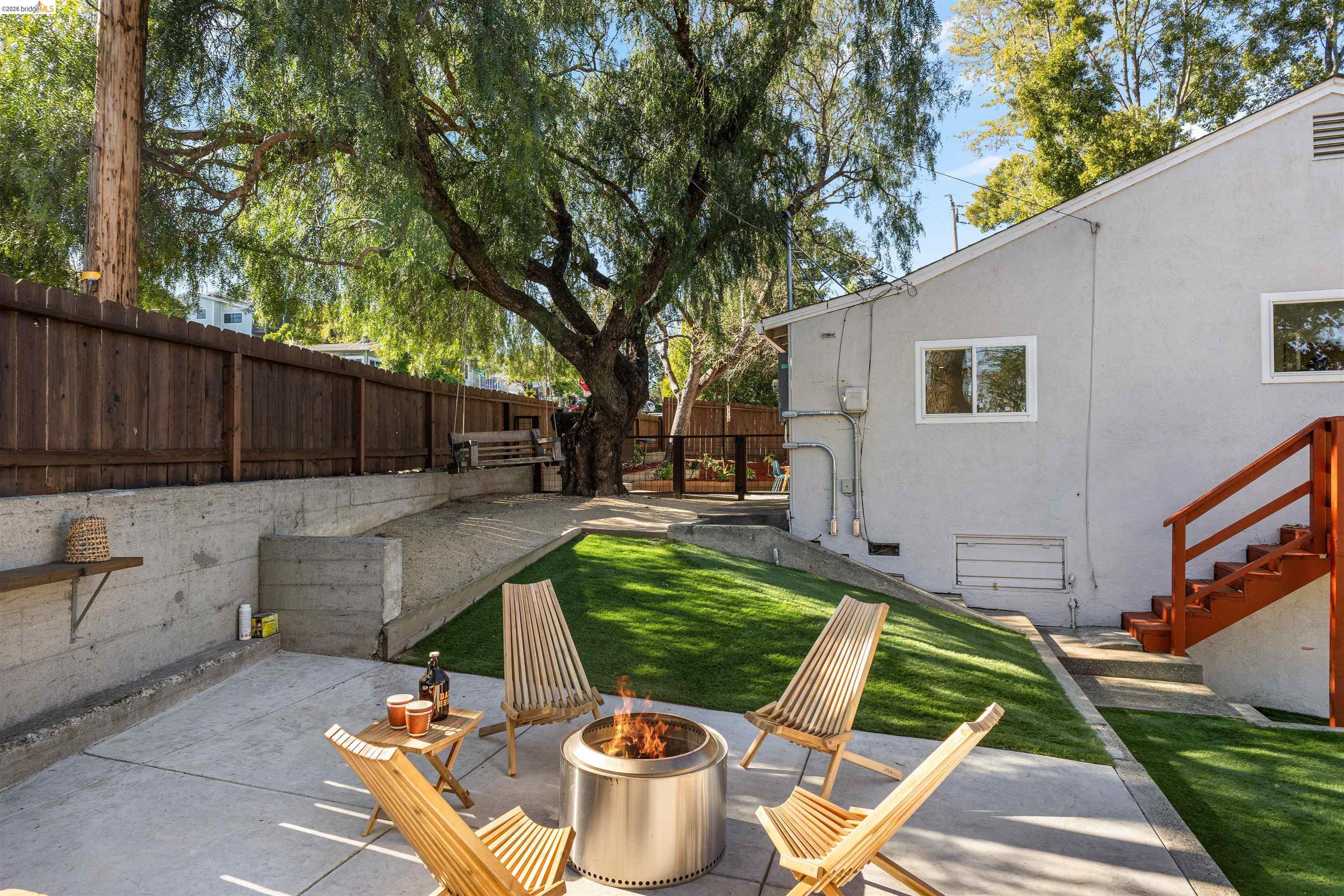 Detail Gallery Image 36 of 43 For 7900 Greenly Dr, Oakland,  CA 94605 - 4 Beds | 2 Baths