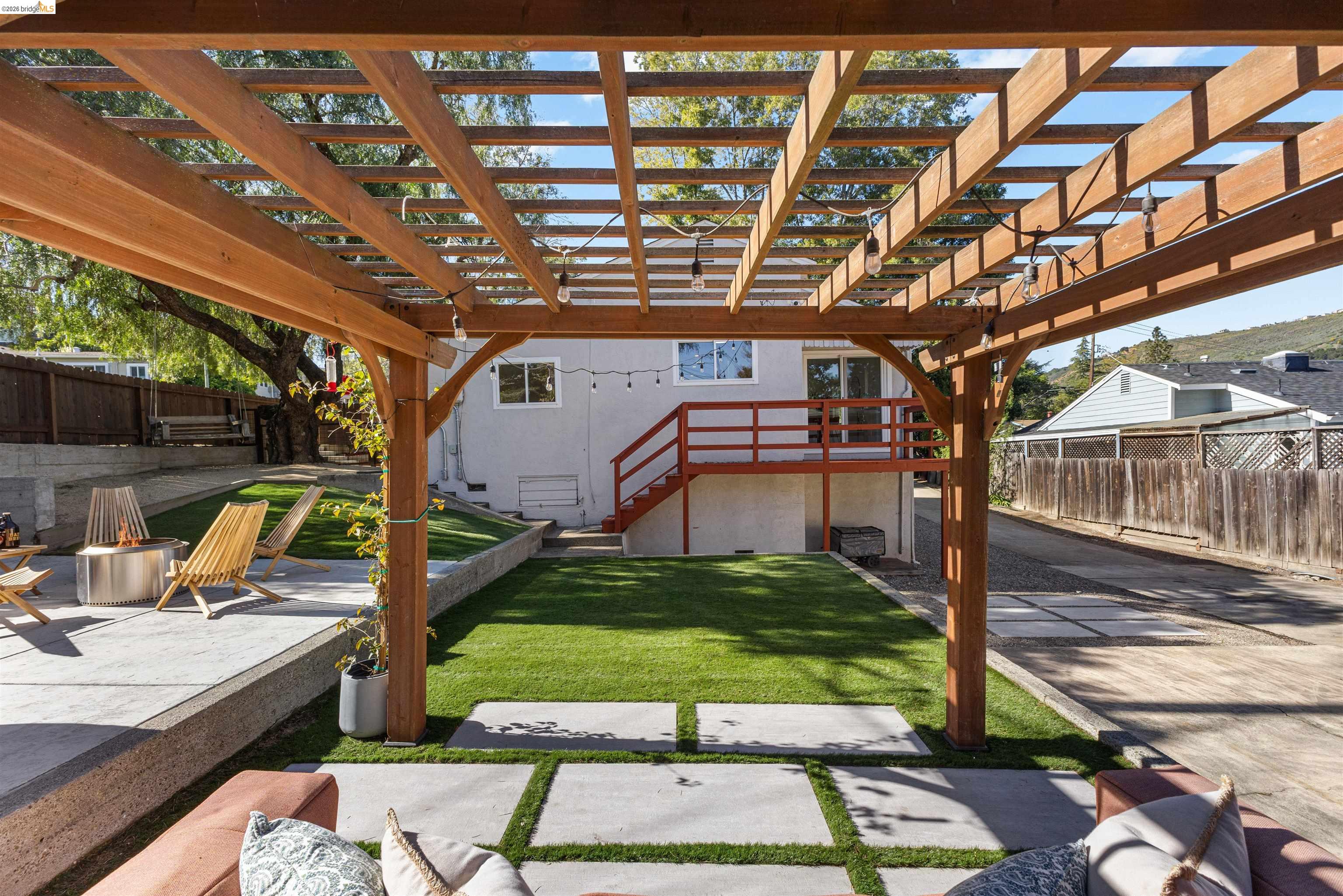 Detail Gallery Image 37 of 43 For 7900 Greenly Dr, Oakland,  CA 94605 - 4 Beds | 2 Baths