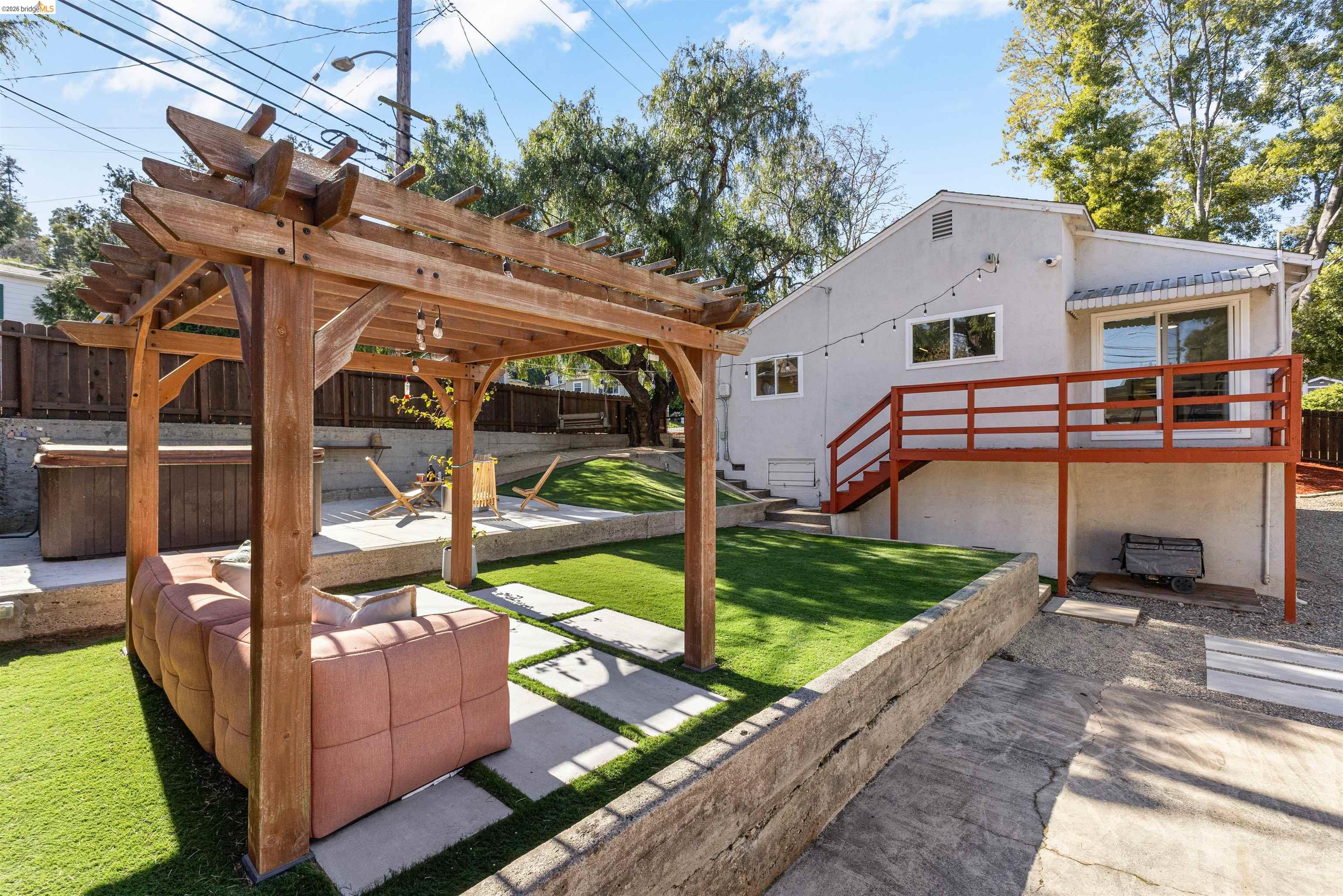 Detail Gallery Image 38 of 43 For 7900 Greenly Dr, Oakland,  CA 94605 - 4 Beds | 2 Baths