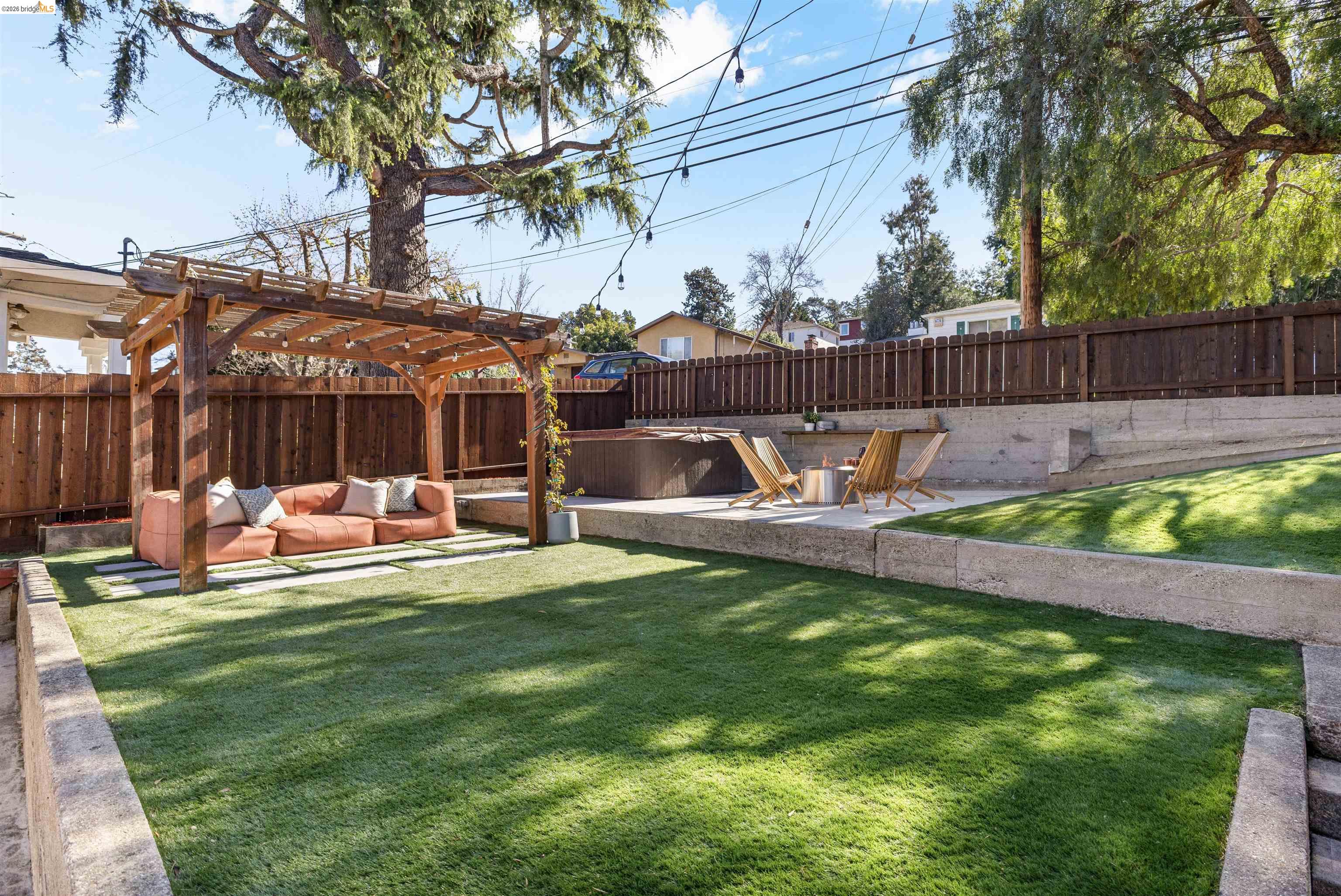 Detail Gallery Image 39 of 43 For 7900 Greenly Dr, Oakland,  CA 94605 - 4 Beds | 2 Baths