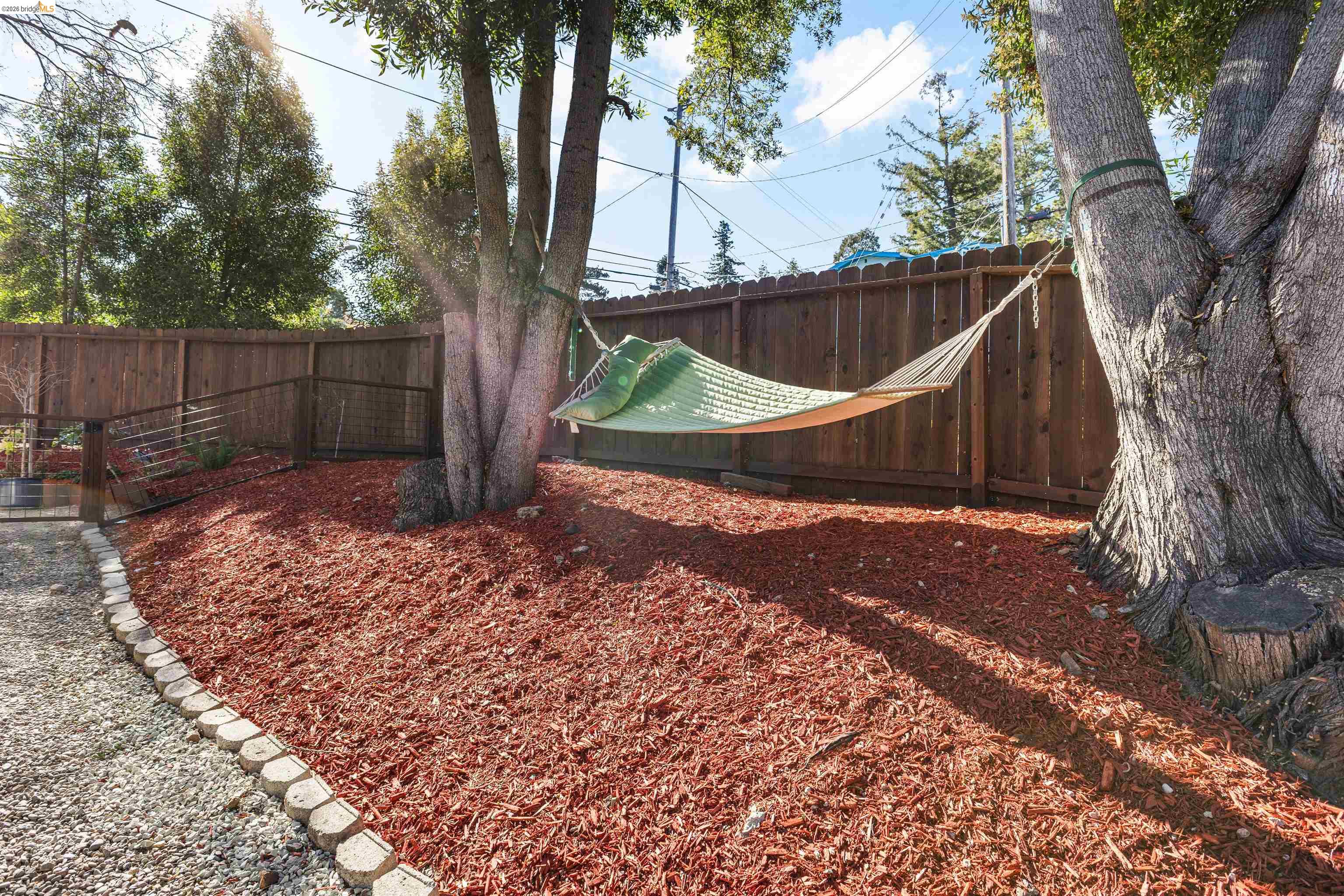 Detail Gallery Image 40 of 43 For 7900 Greenly Dr, Oakland,  CA 94605 - 4 Beds | 2 Baths