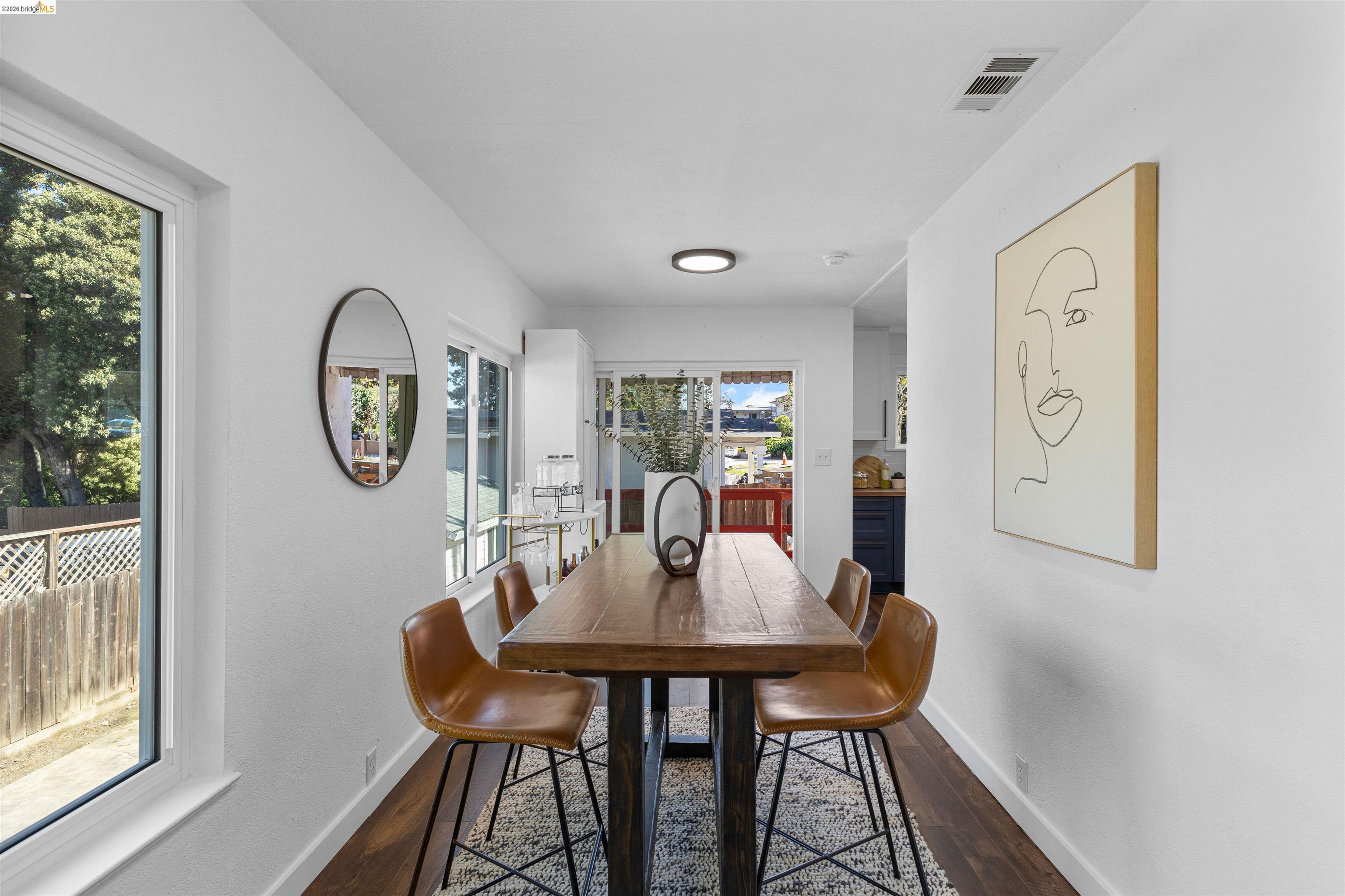 Detail Gallery Image 10 of 43 For 7900 Greenly Dr, Oakland,  CA 94605 - 4 Beds | 2 Baths