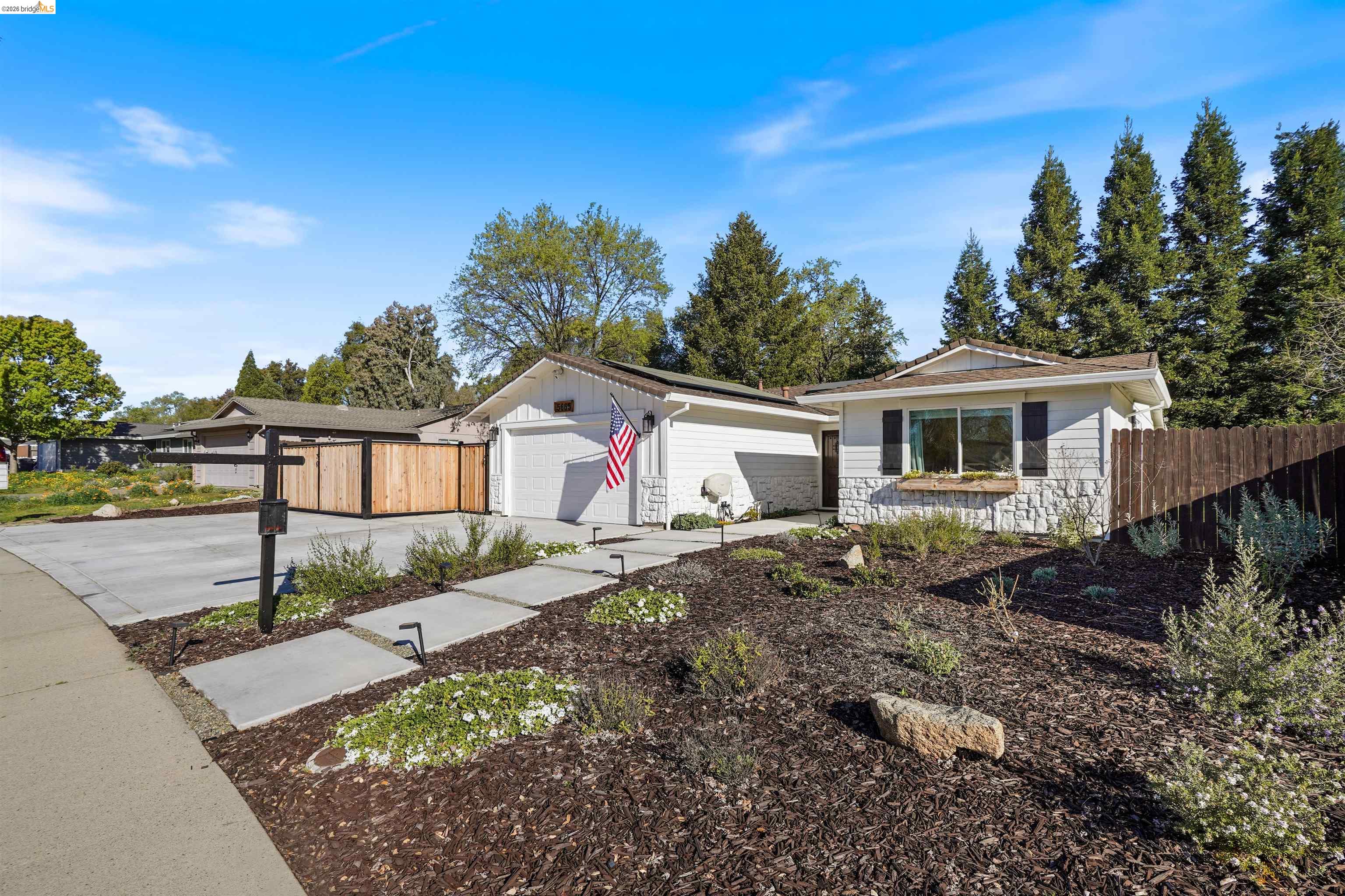 Detail Gallery Image 3 of 59 For 5665 Arcadia Ave, Loomis,  CA 95650 - 3 Beds | 2 Baths