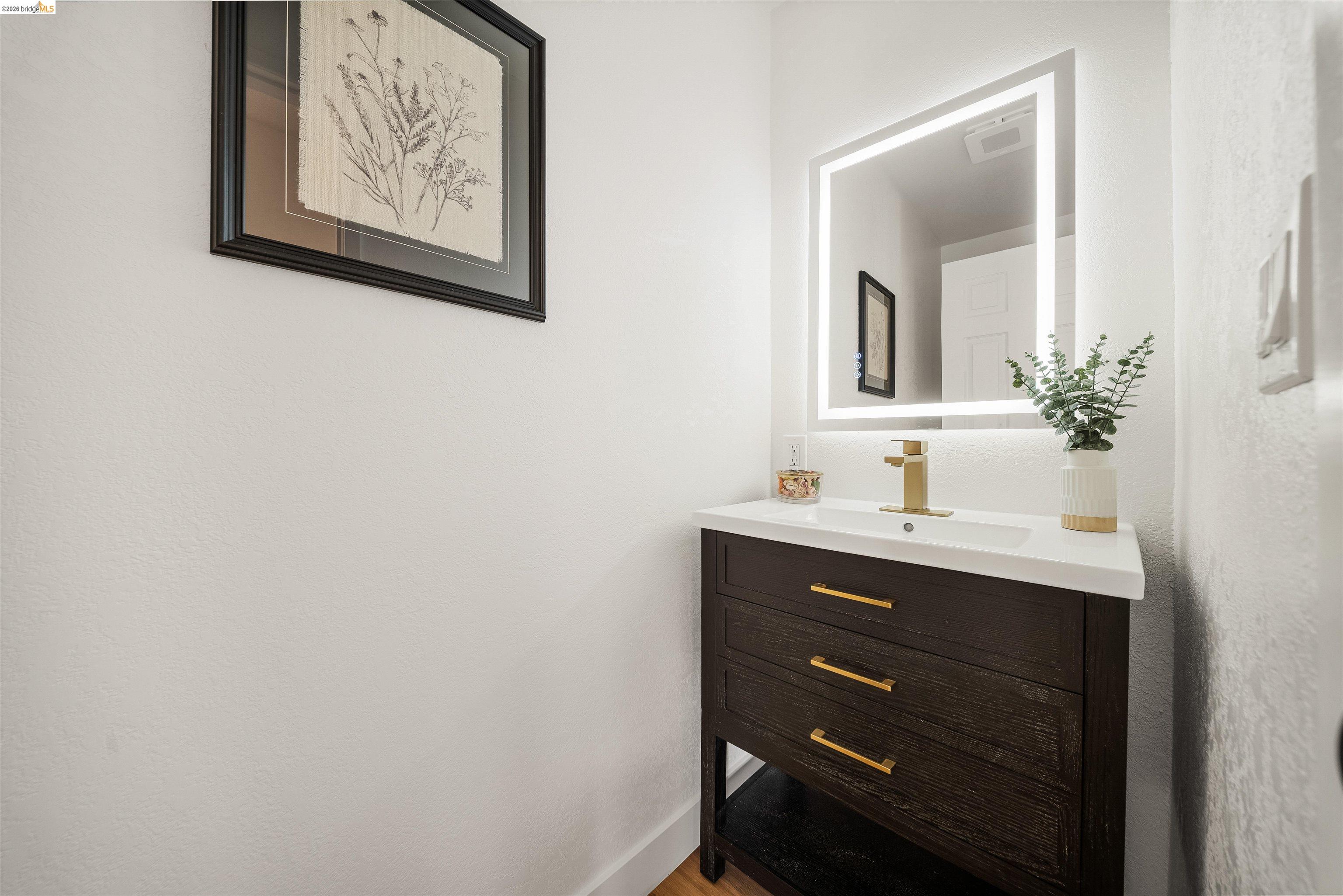 Detail Gallery Image 16 of 45 For 2115 Valente Cir, Martinez,  CA 94553 - 5 Beds | 3/1 Baths