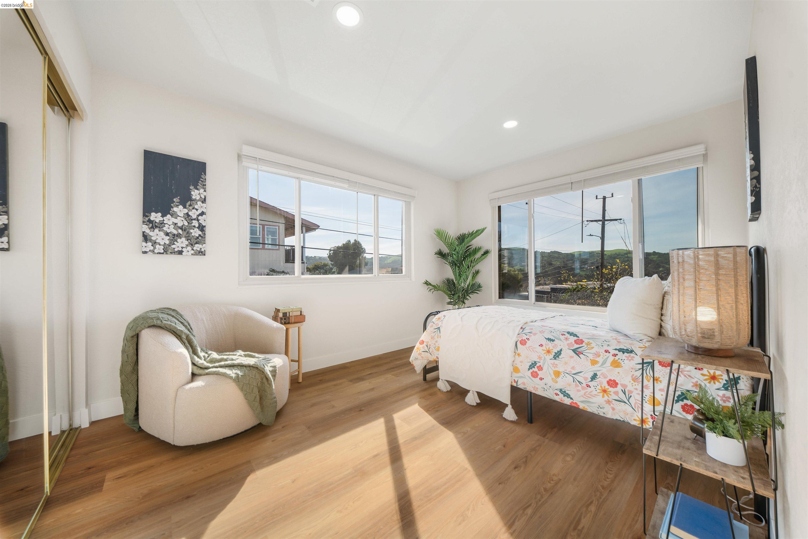 Detail Gallery Image 33 of 45 For 2115 Valente Cir, Martinez,  CA 94553 - 5 Beds | 3/1 Baths