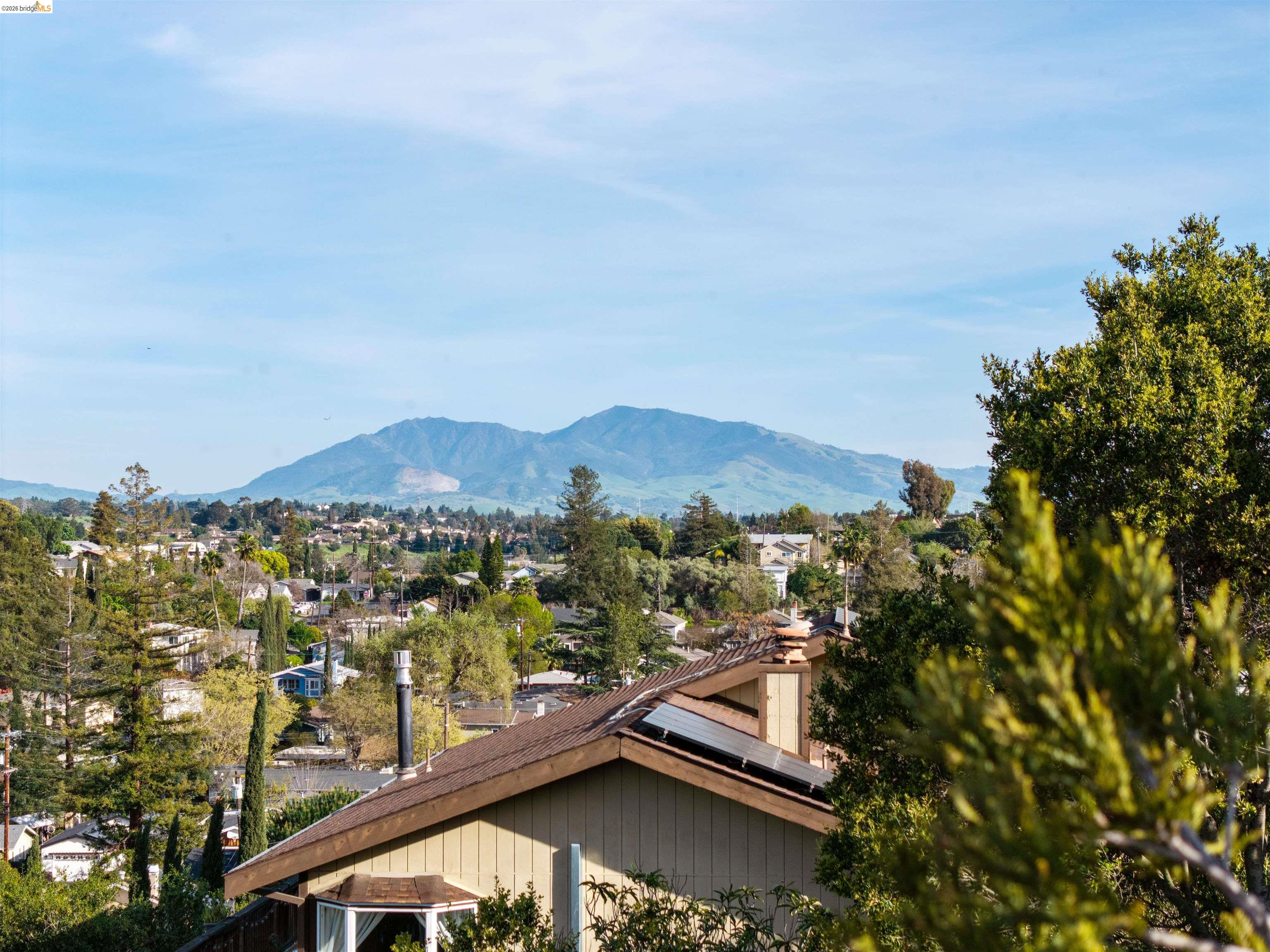 Detail Gallery Image 36 of 45 For 2115 Valente Cir, Martinez,  CA 94553 - 5 Beds | 3/1 Baths