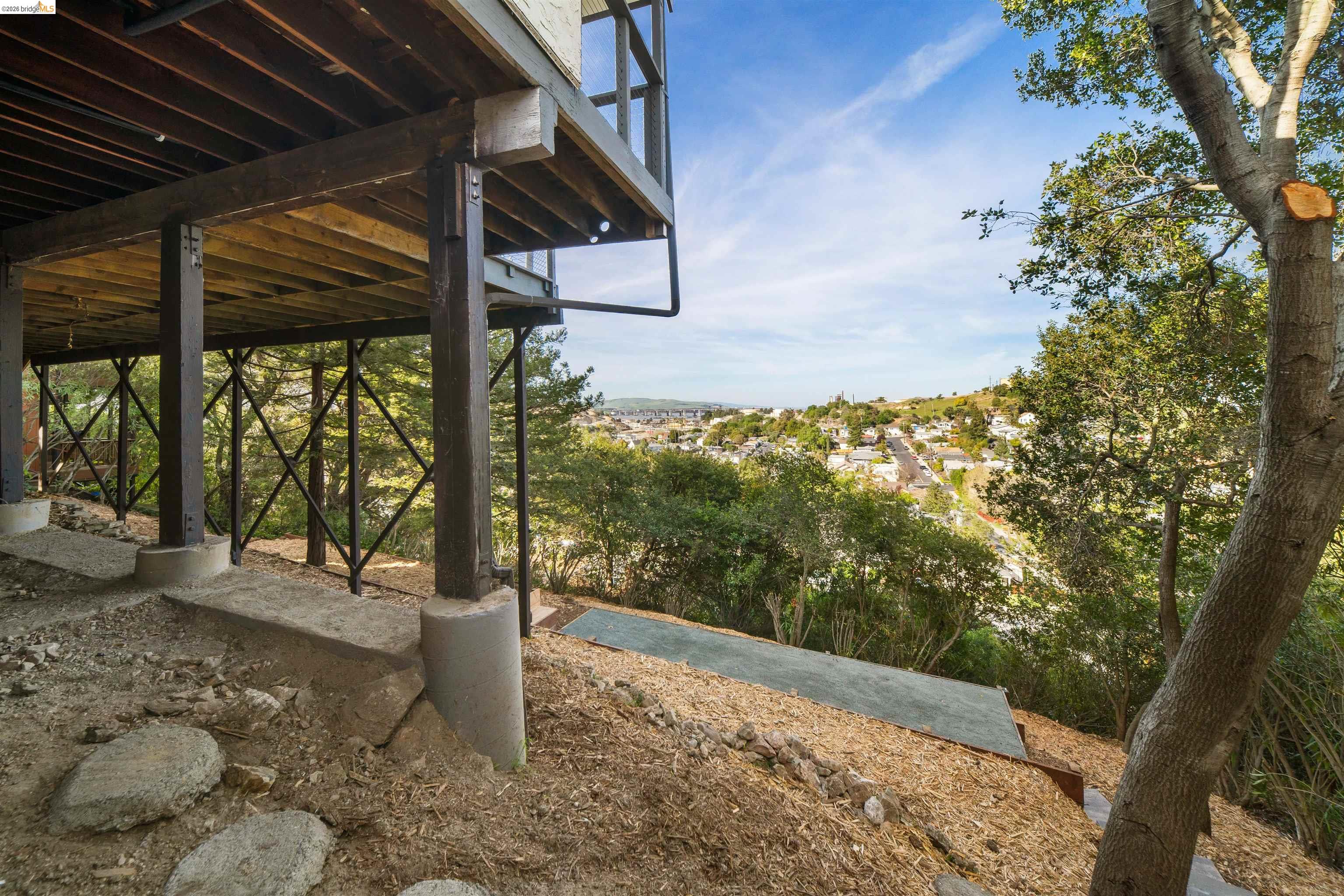 Detail Gallery Image 39 of 45 For 2115 Valente Cir, Martinez,  CA 94553 - 5 Beds | 3/1 Baths