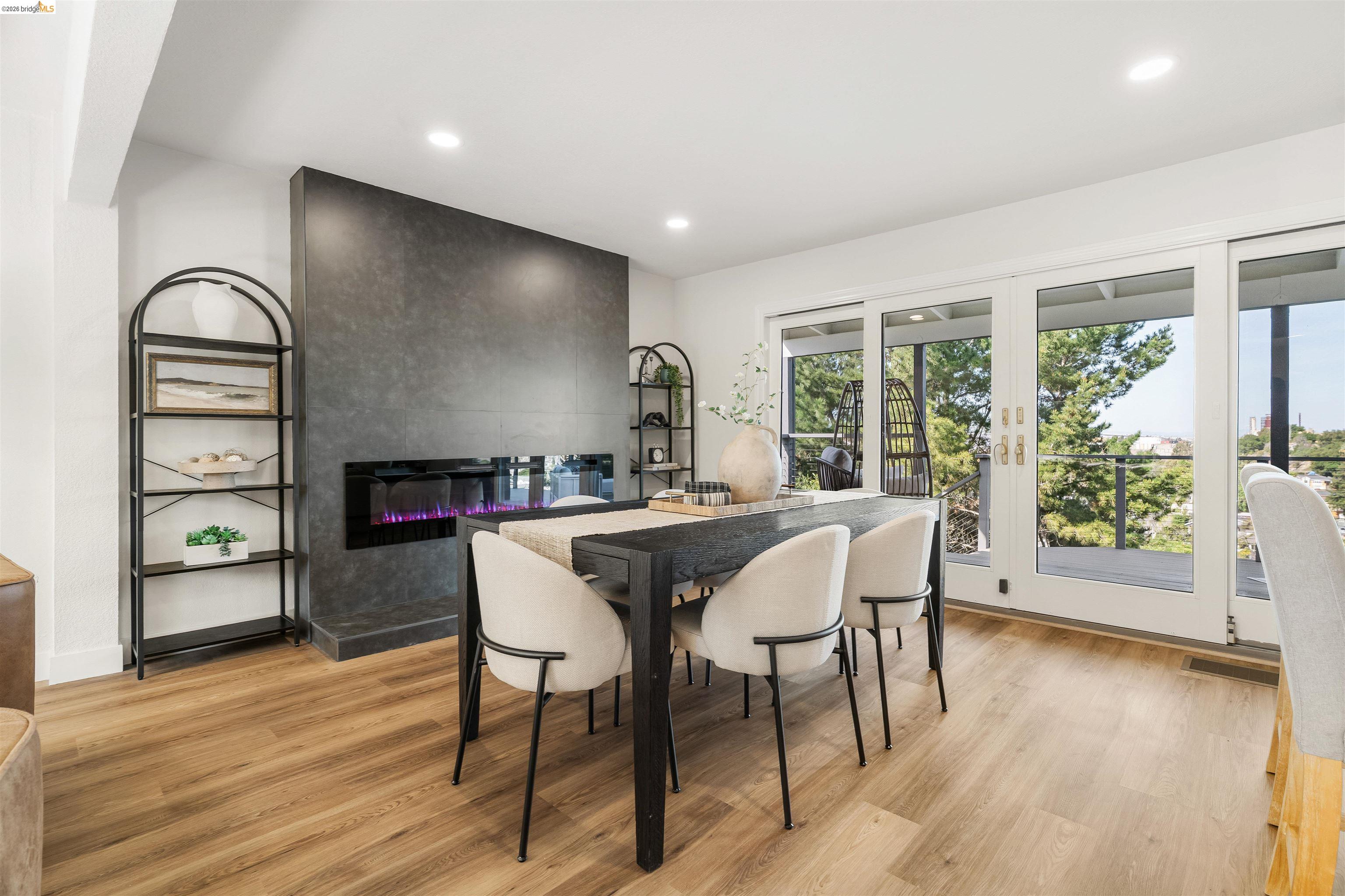 Detail Gallery Image 9 of 45 For 2115 Valente Cir, Martinez,  CA 94553 - 5 Beds | 3/1 Baths