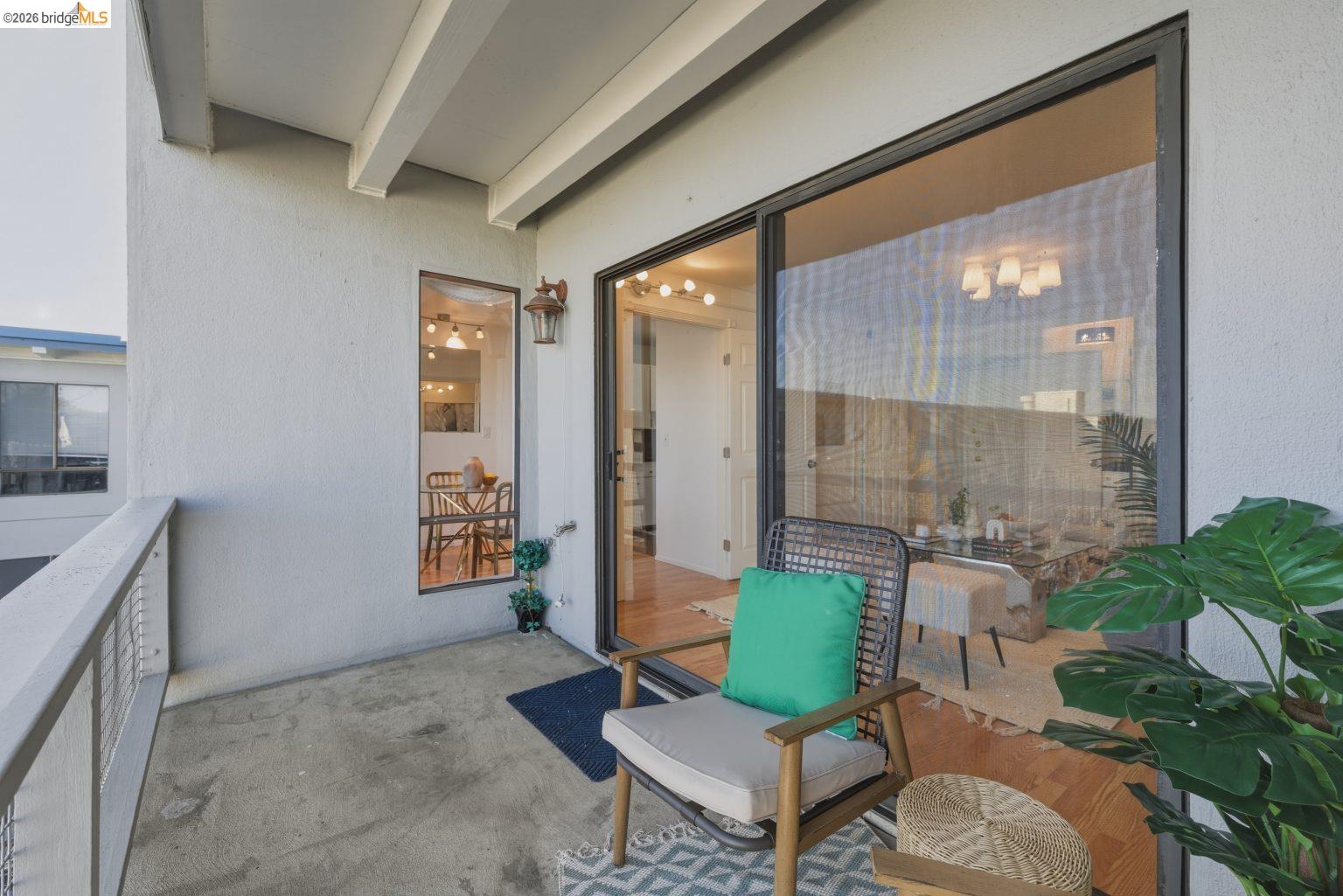 Detail Gallery Image 15 of 31 For 6 Commodore Dr #C450,  Emeryville,  CA 94608 - 2 Beds | 1/1 Baths