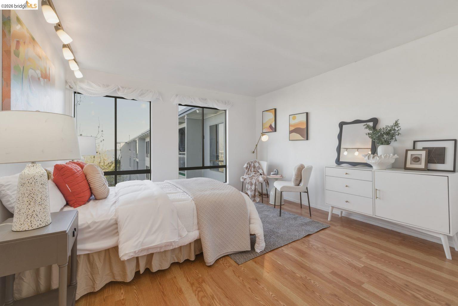 Detail Gallery Image 20 of 31 For 6 Commodore Dr #C450,  Emeryville,  CA 94608 - 2 Beds | 1/1 Baths