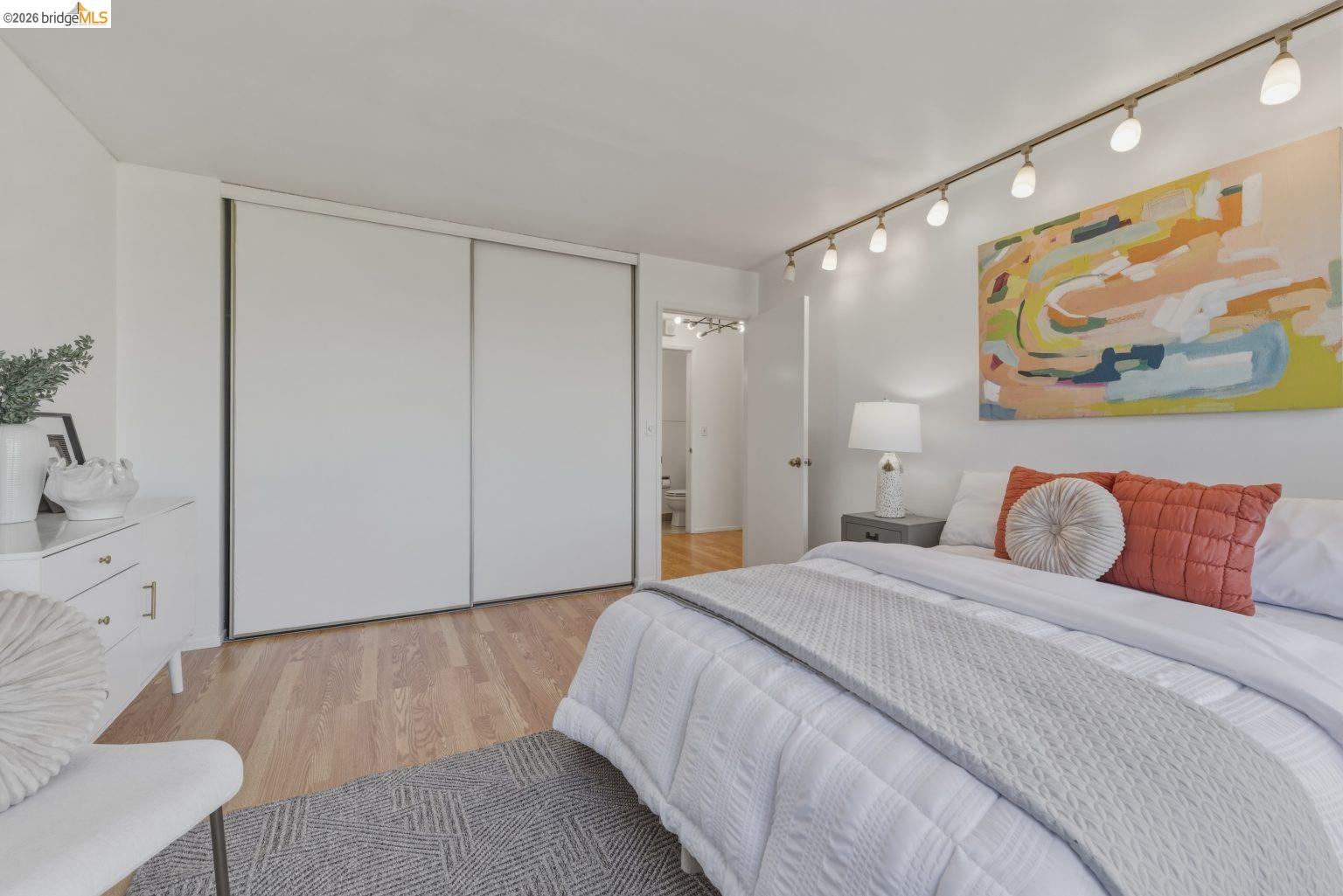 Detail Gallery Image 21 of 31 For 6 Commodore Dr #C450,  Emeryville,  CA 94608 - 2 Beds | 1/1 Baths