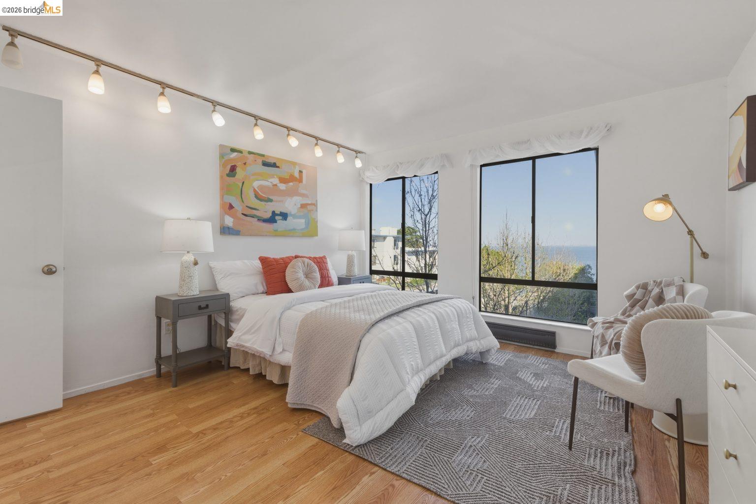 Detail Gallery Image 22 of 31 For 6 Commodore Dr #C450,  Emeryville,  CA 94608 - 2 Beds | 1/1 Baths