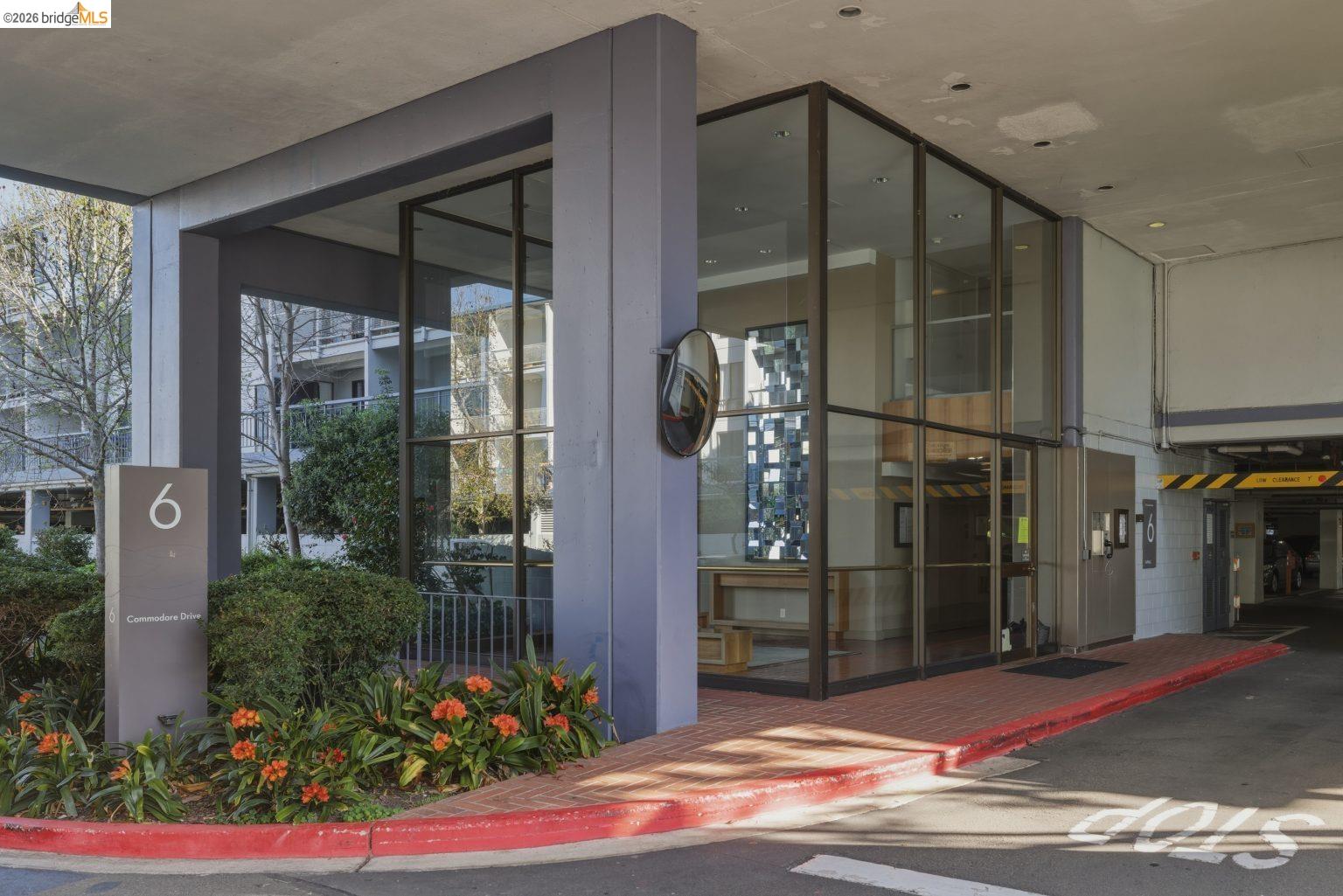 Detail Gallery Image 28 of 31 For 6 Commodore Dr #C450,  Emeryville,  CA 94608 - 2 Beds | 1/1 Baths