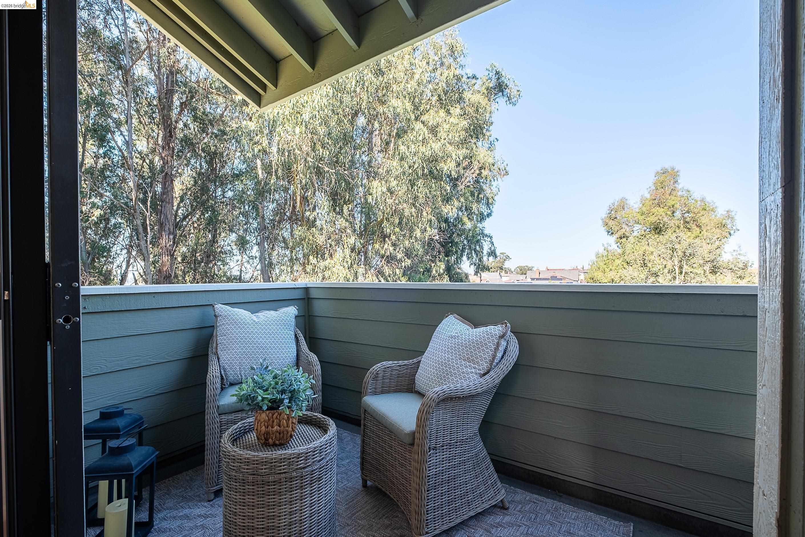 Detail Gallery Image 3 of 26 For 214 Apollo #3,  Hercules,  CA 94547 - 2 Beds | 1/1 Baths