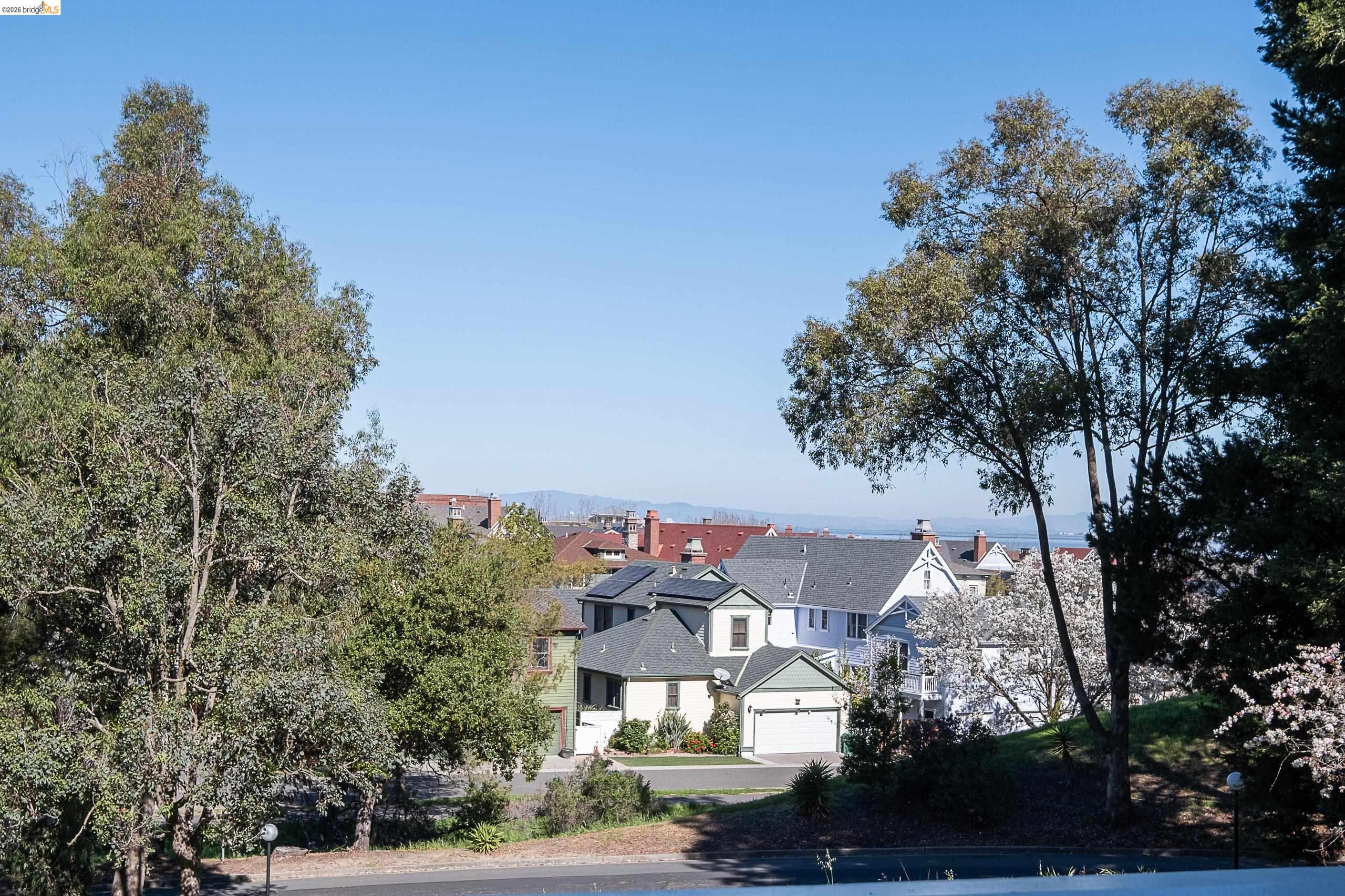 Detail Gallery Image 4 of 26 For 214 Apollo #3,  Hercules,  CA 94547 - 2 Beds | 1/1 Baths