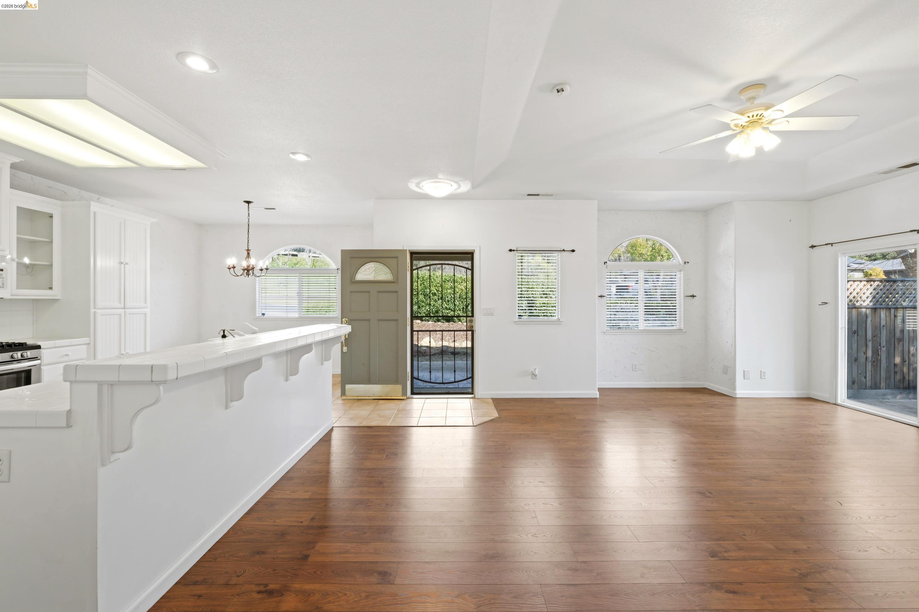 Detail Gallery Image 11 of 38 For 17800 Rolling Oaks Dr., Jamestown,  CA 95327 - 3 Beds | 2 Baths