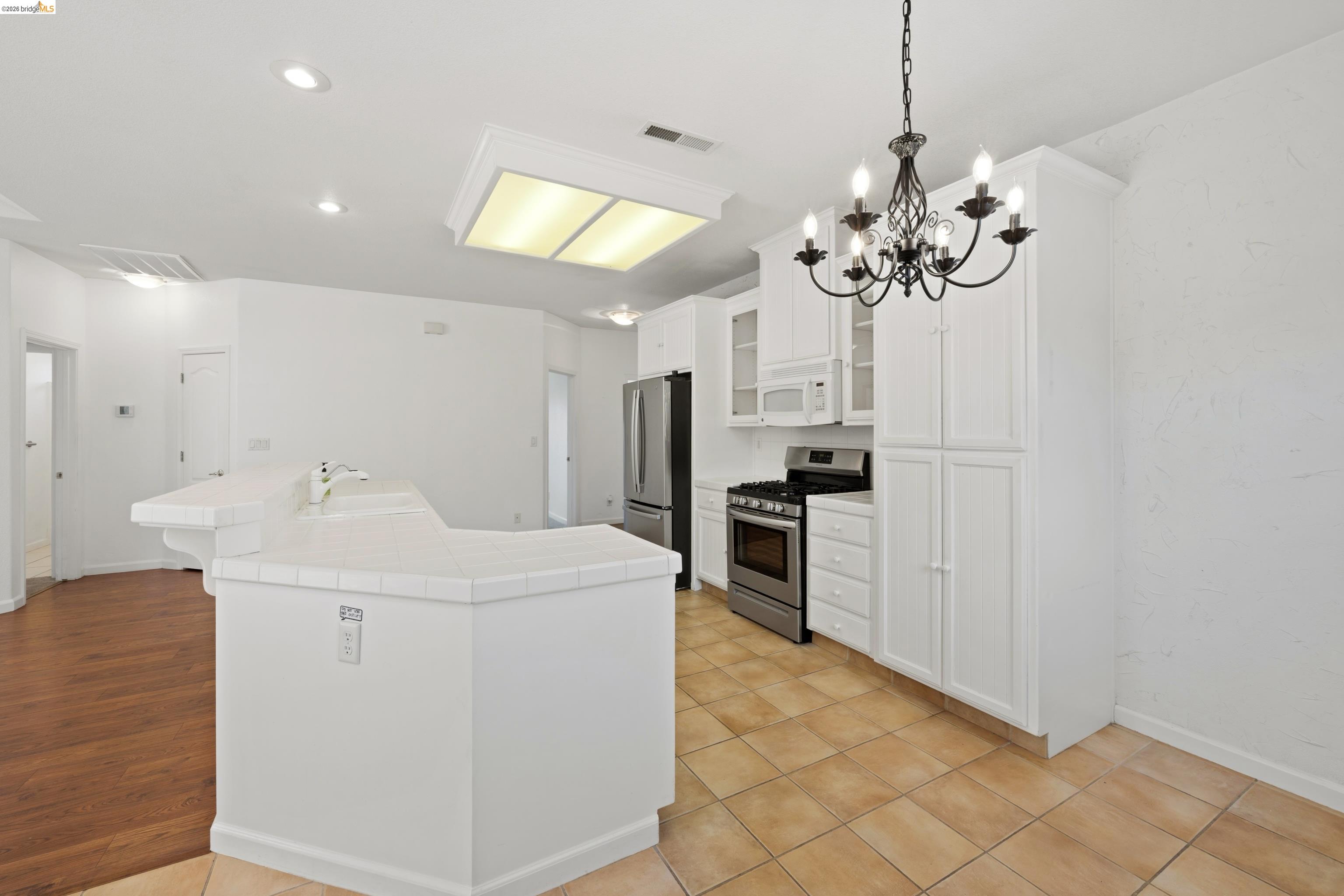 Detail Gallery Image 15 of 38 For 17800 Rolling Oaks Dr., Jamestown,  CA 95327 - 3 Beds | 2 Baths