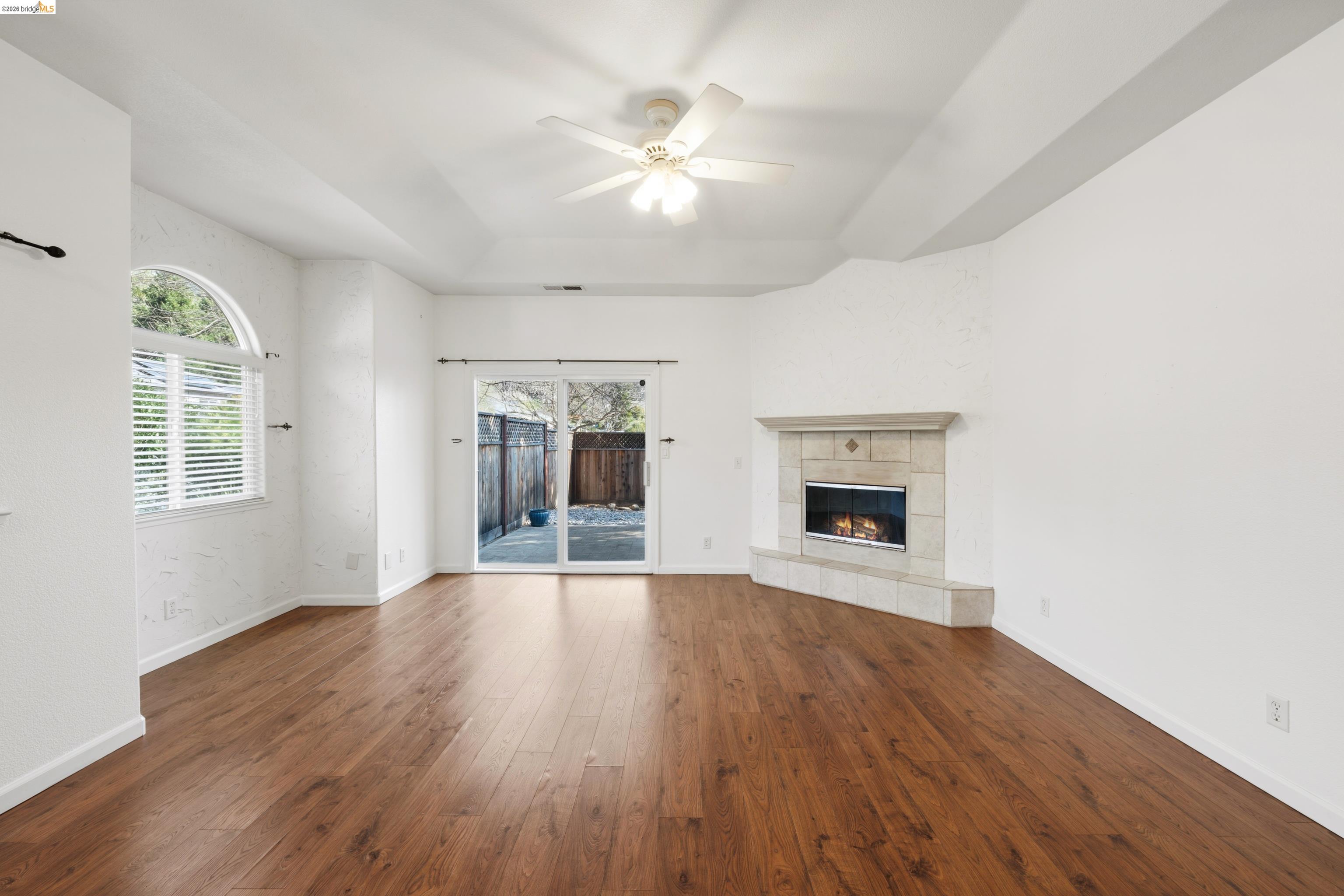 Detail Gallery Image 4 of 38 For 17800 Rolling Oaks Dr., Jamestown,  CA 95327 - 3 Beds | 2 Baths