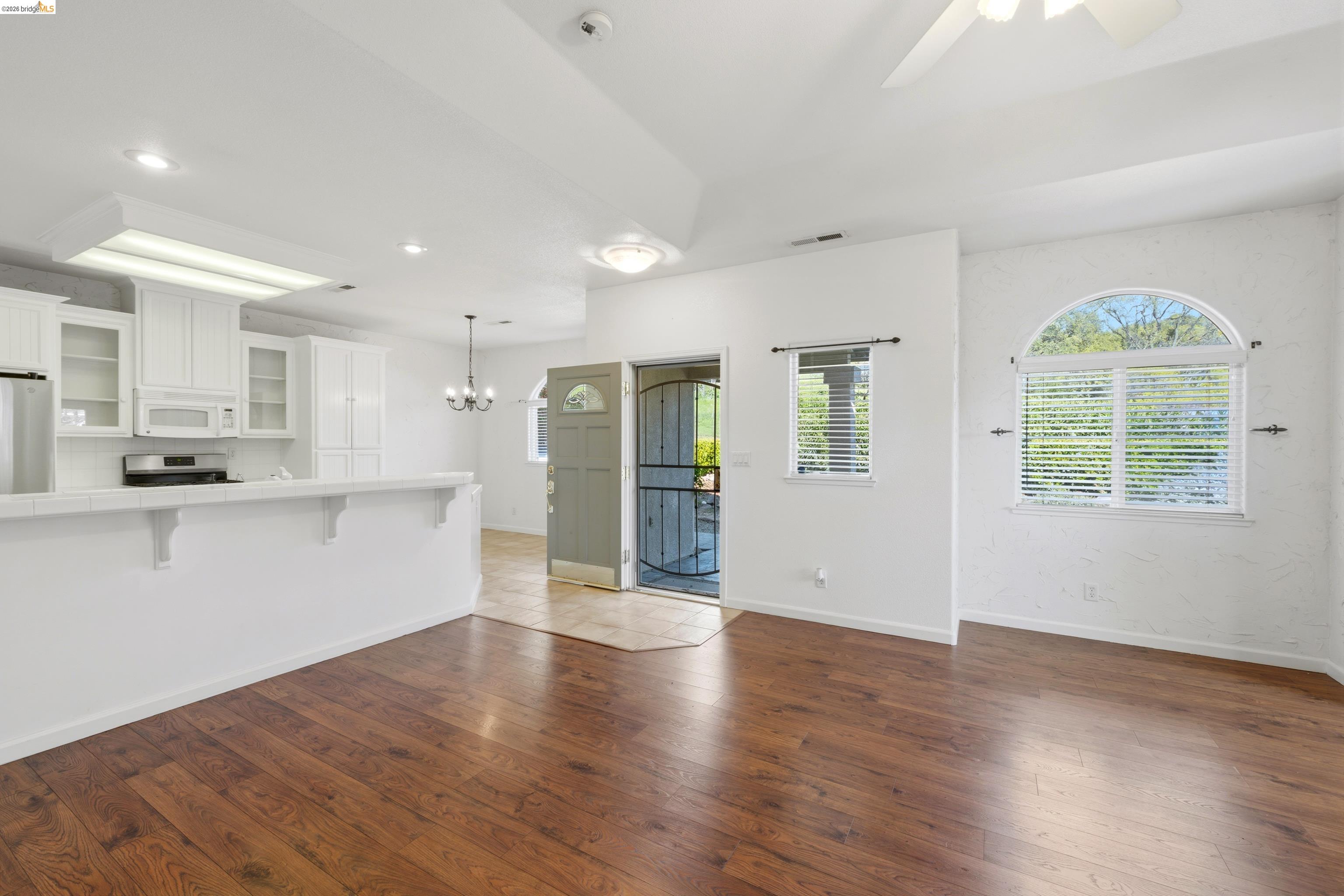 Detail Gallery Image 9 of 38 For 17800 Rolling Oaks Dr., Jamestown,  CA 95327 - 3 Beds | 2 Baths