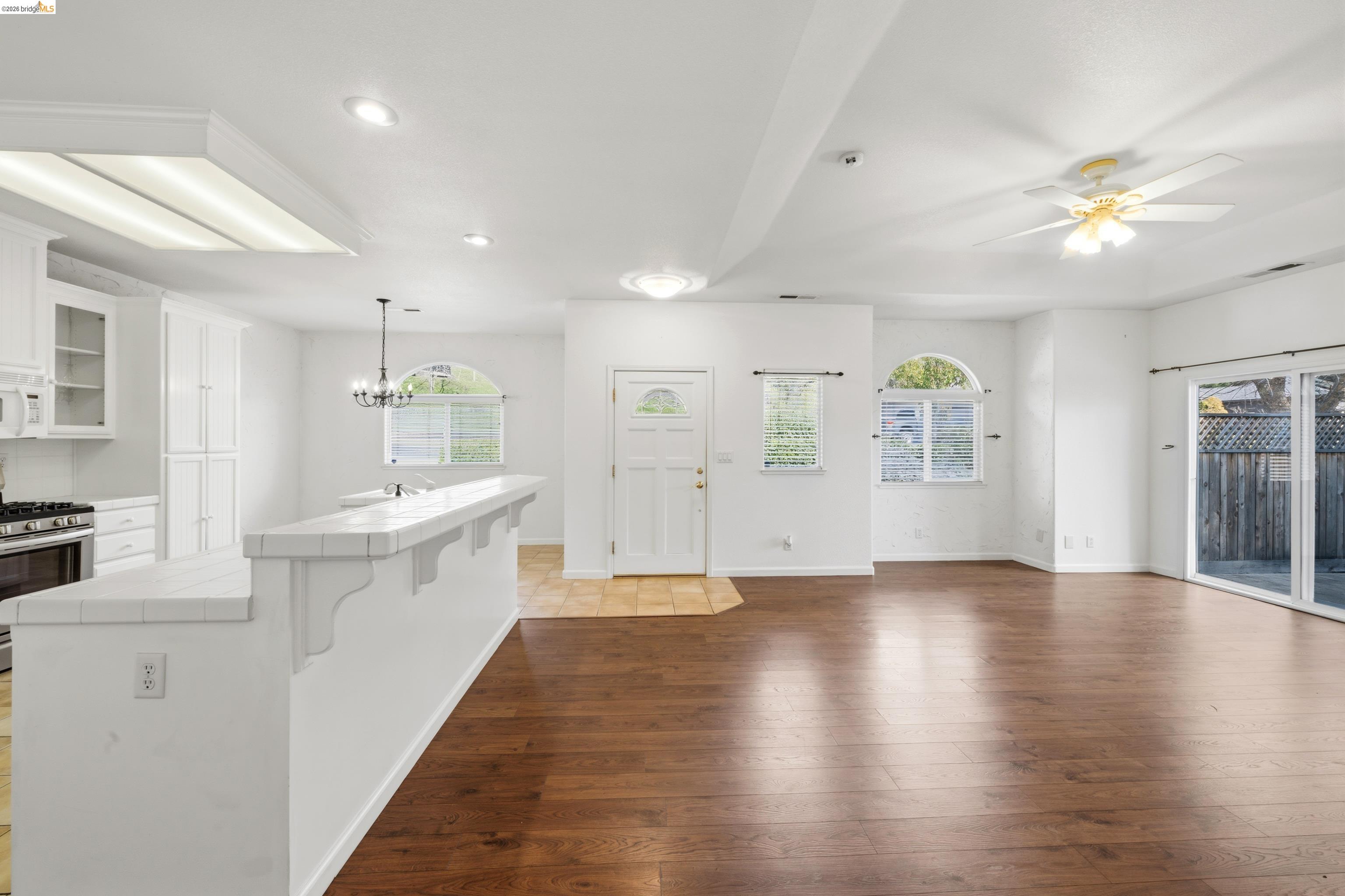 Detail Gallery Image 10 of 38 For 17800 Rolling Oaks Dr., Jamestown,  CA 95327 - 3 Beds | 2 Baths