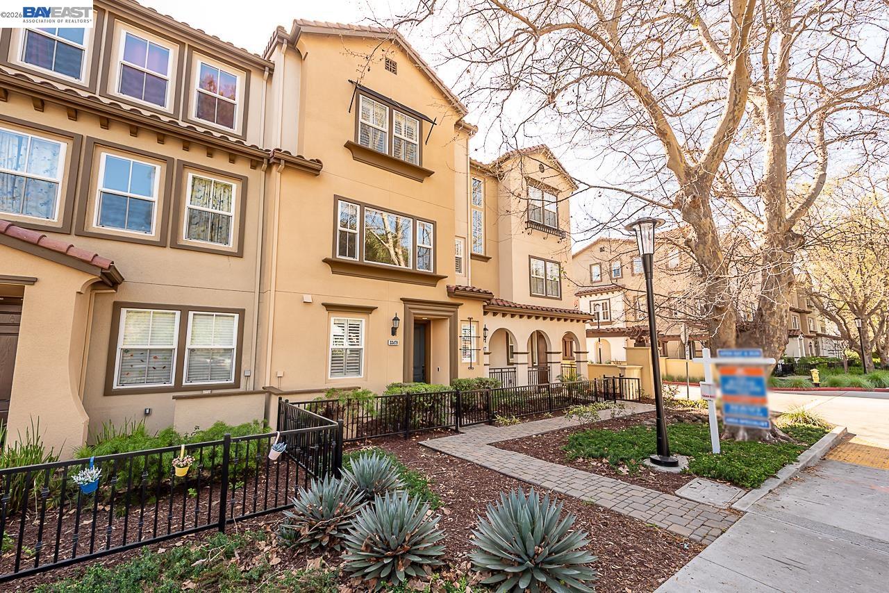 Detail Gallery Image 1 of 56 For 33479 Alvarado Niles Rd, Union City,  CA 94587 - 3 Beds | 3/1 Baths