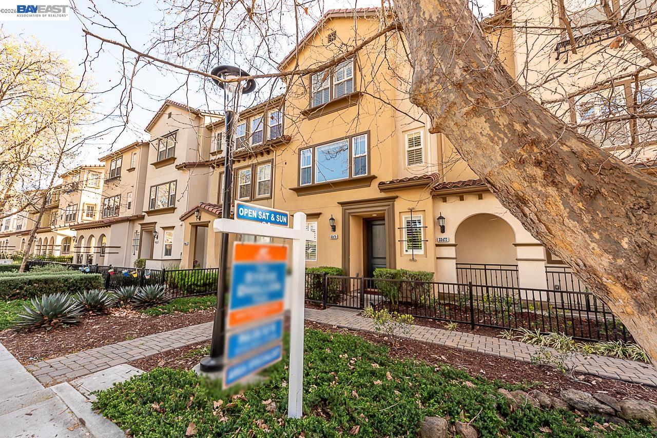 Detail Gallery Image 3 of 56 For 33479 Alvarado Niles Rd, Union City,  CA 94587 - 3 Beds | 3/1 Baths