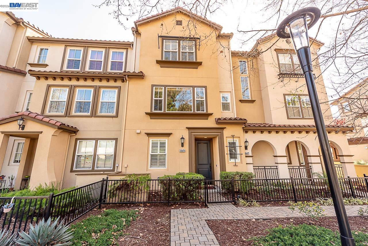 Detail Gallery Image 4 of 56 For 33479 Alvarado Niles Rd, Union City,  CA 94587 - 3 Beds | 3/1 Baths