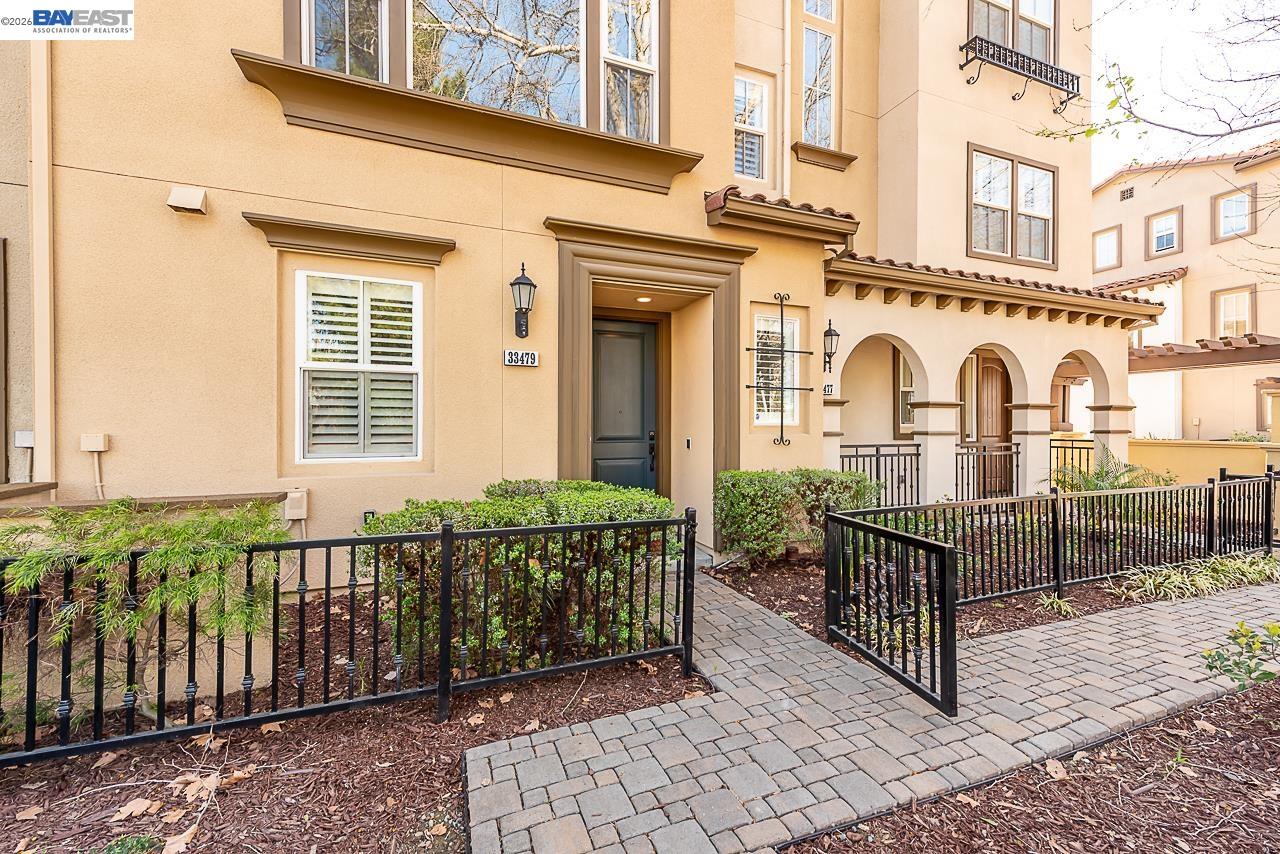 Detail Gallery Image 5 of 56 For 33479 Alvarado Niles Rd, Union City,  CA 94587 - 3 Beds | 3/1 Baths