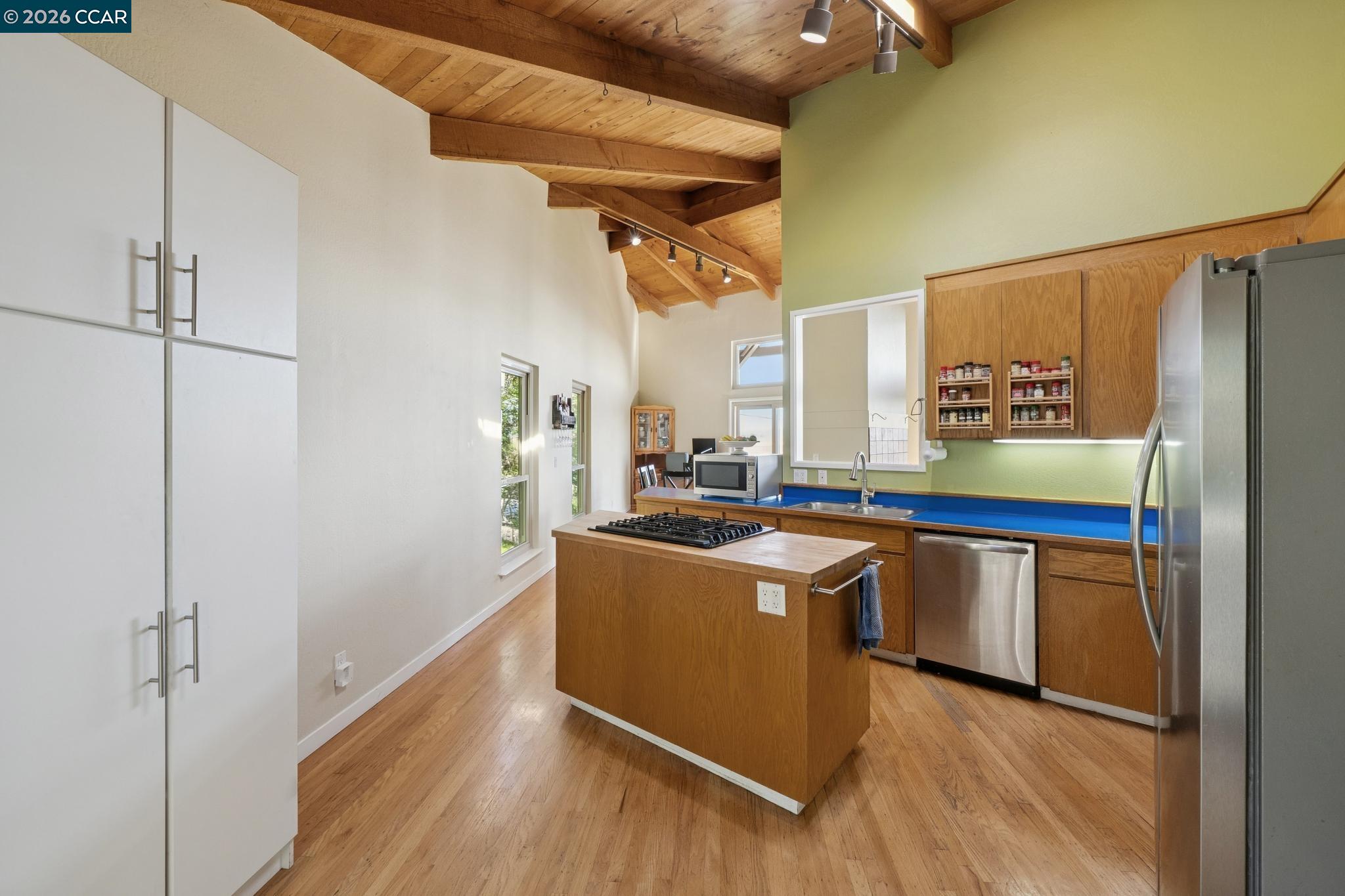 Detail Gallery Image 13 of 51 For 66 Bridge Rd, Novato,  CA 94945 - 3 Beds | 2 Baths