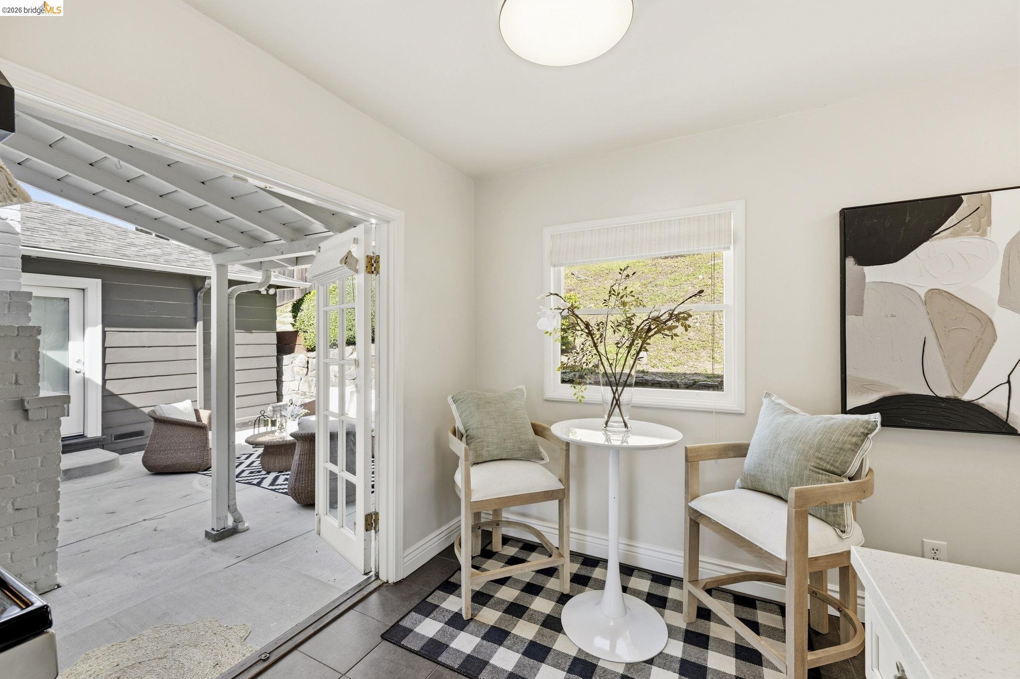 Detail Gallery Image 14 of 58 For 5701 Snake Rd, Oakland,  CA 94611 - 2 Beds | 2 Baths