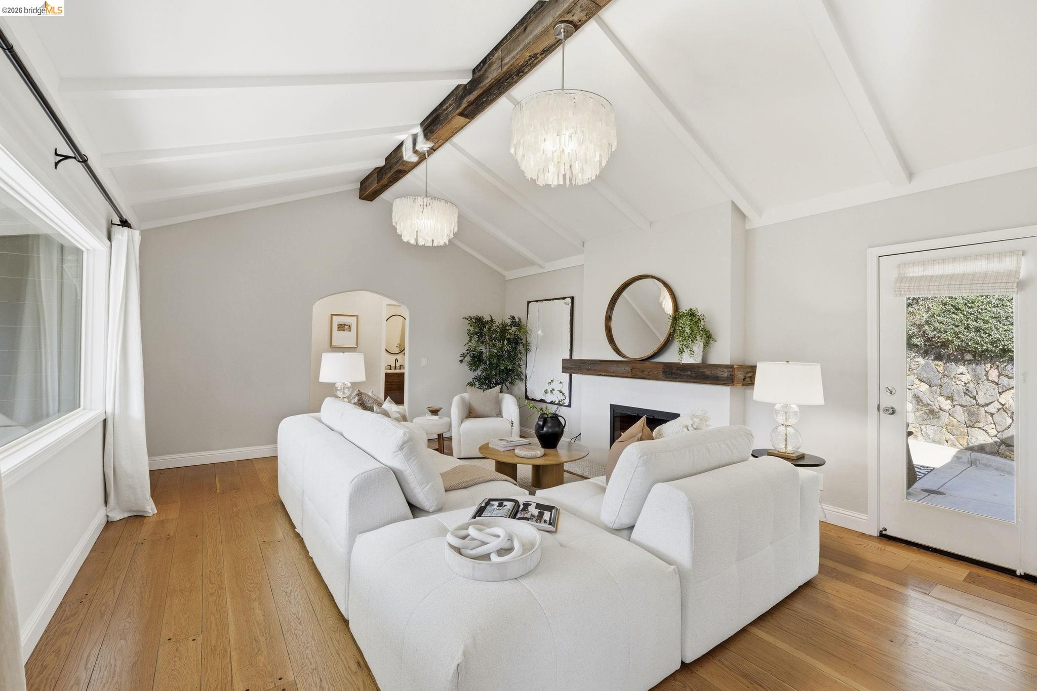 Detail Gallery Image 3 of 58 For 5701 Snake Rd, Oakland,  CA 94611 - 2 Beds | 2 Baths