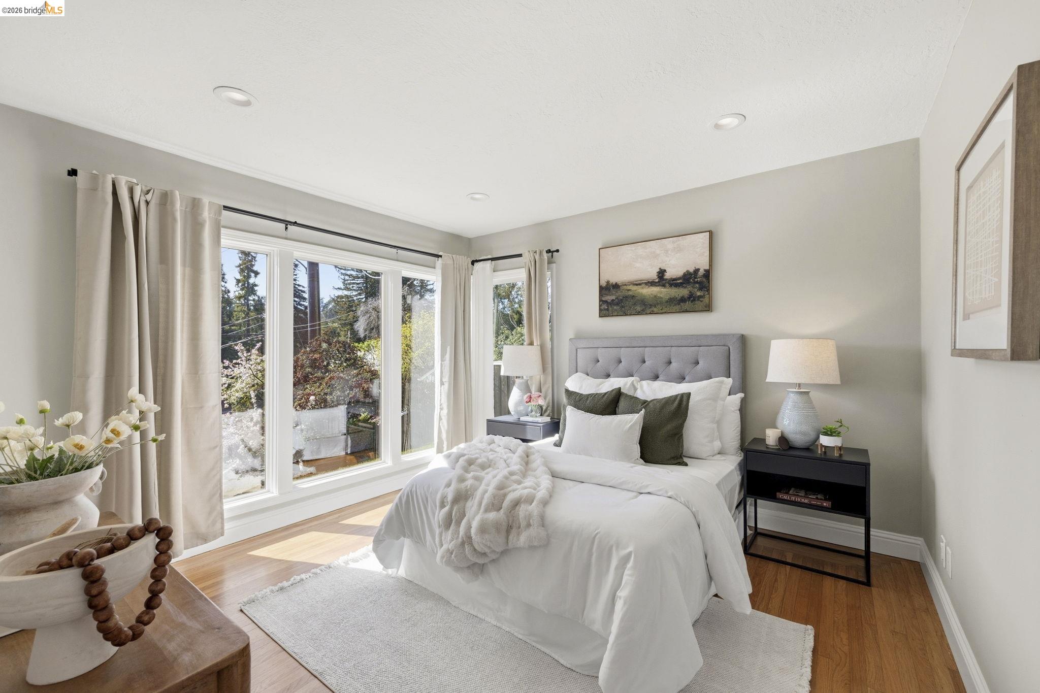 Detail Gallery Image 23 of 58 For 5701 Snake Rd, Oakland,  CA 94611 - 2 Beds | 2 Baths