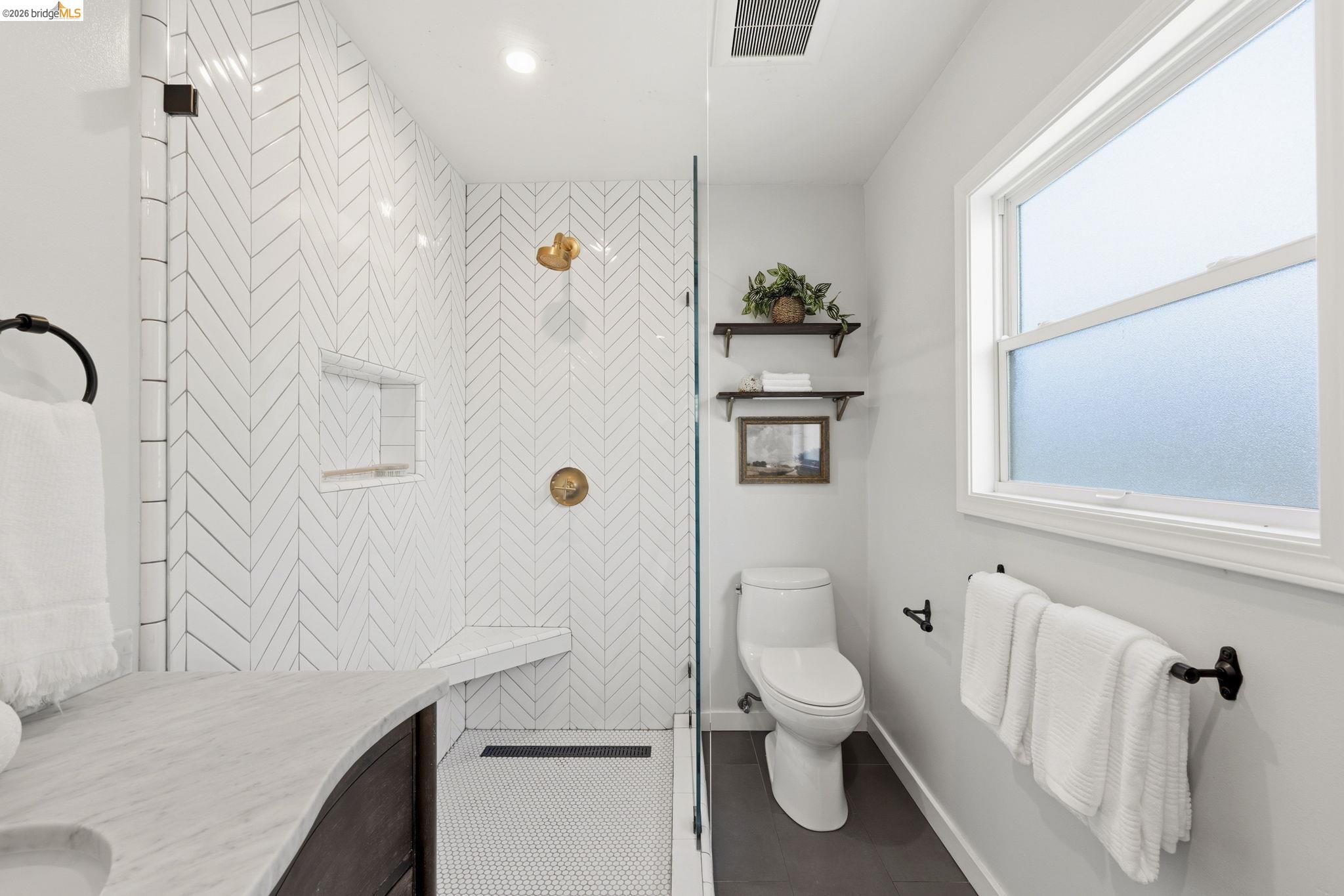 Detail Gallery Image 31 of 58 For 5701 Snake Rd, Oakland,  CA 94611 - 2 Beds | 2 Baths