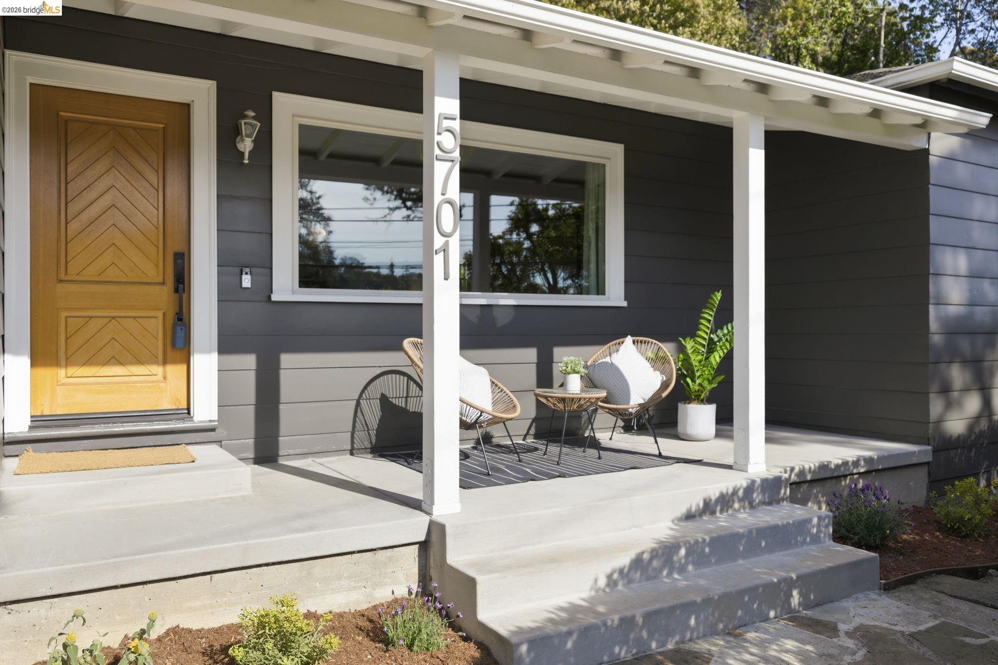 Detail Gallery Image 33 of 58 For 5701 Snake Rd, Oakland,  CA 94611 - 2 Beds | 2 Baths