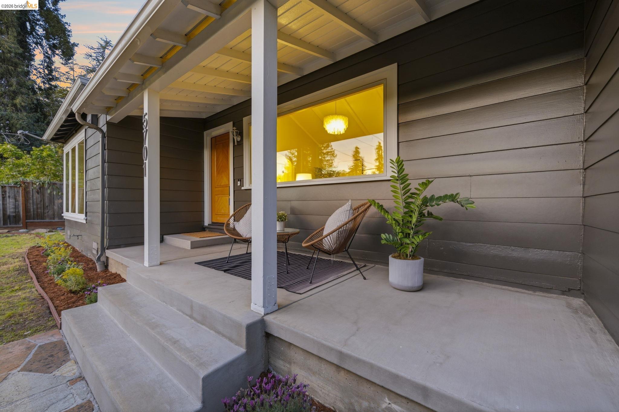 Detail Gallery Image 34 of 58 For 5701 Snake Rd, Oakland,  CA 94611 - 2 Beds | 2 Baths