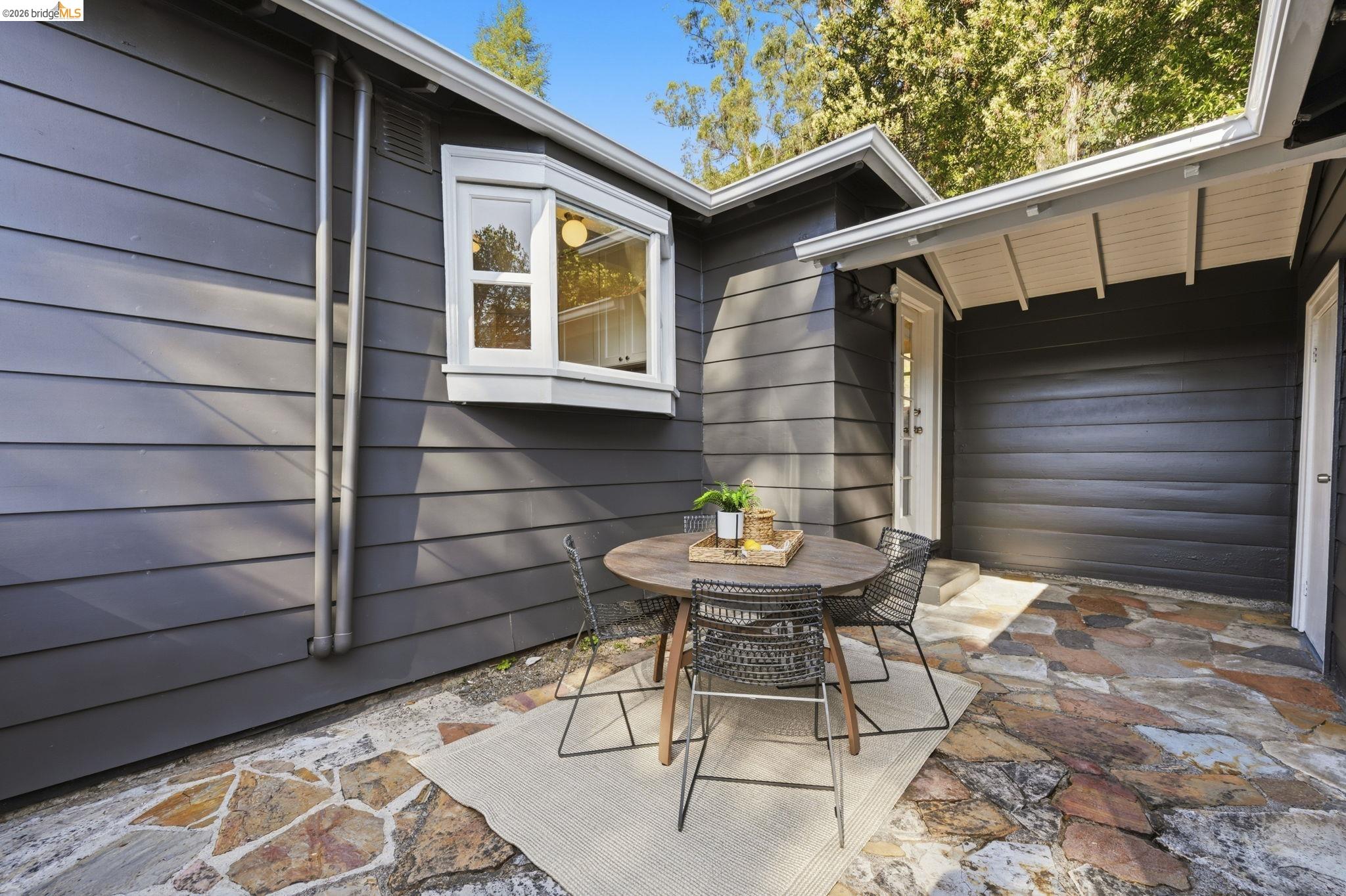 Detail Gallery Image 38 of 58 For 5701 Snake Rd, Oakland,  CA 94611 - 2 Beds | 2 Baths