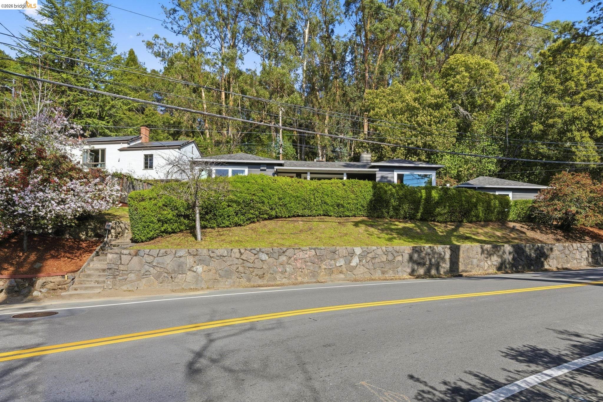 Detail Gallery Image 43 of 58 For 5701 Snake Rd, Oakland,  CA 94611 - 2 Beds | 2 Baths