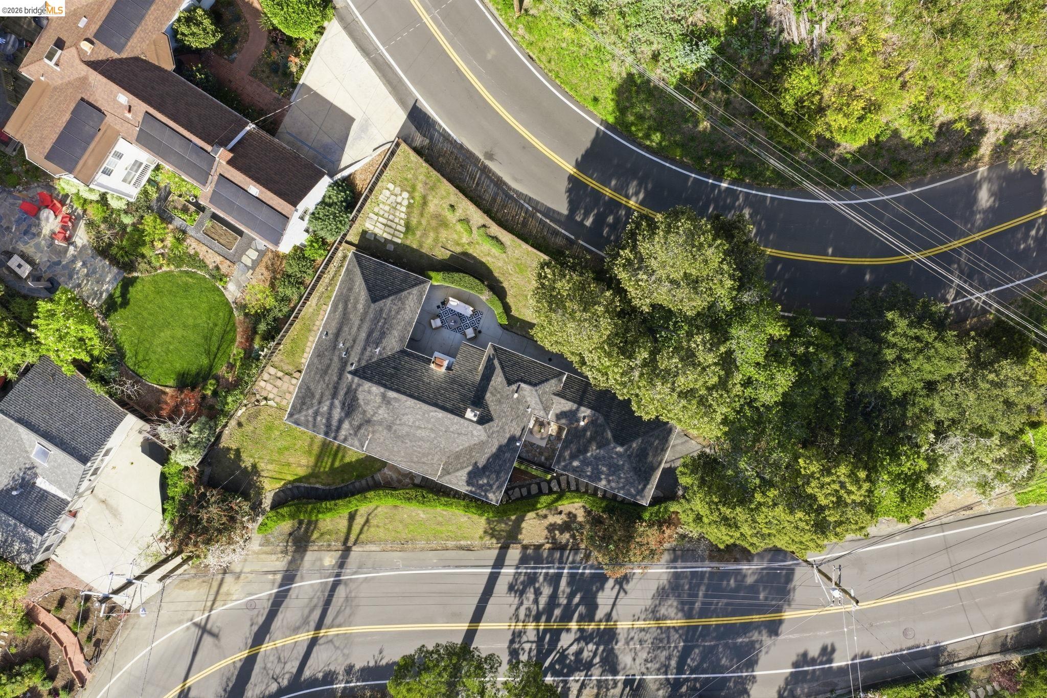 Detail Gallery Image 45 of 58 For 5701 Snake Rd, Oakland,  CA 94611 - 2 Beds | 2 Baths