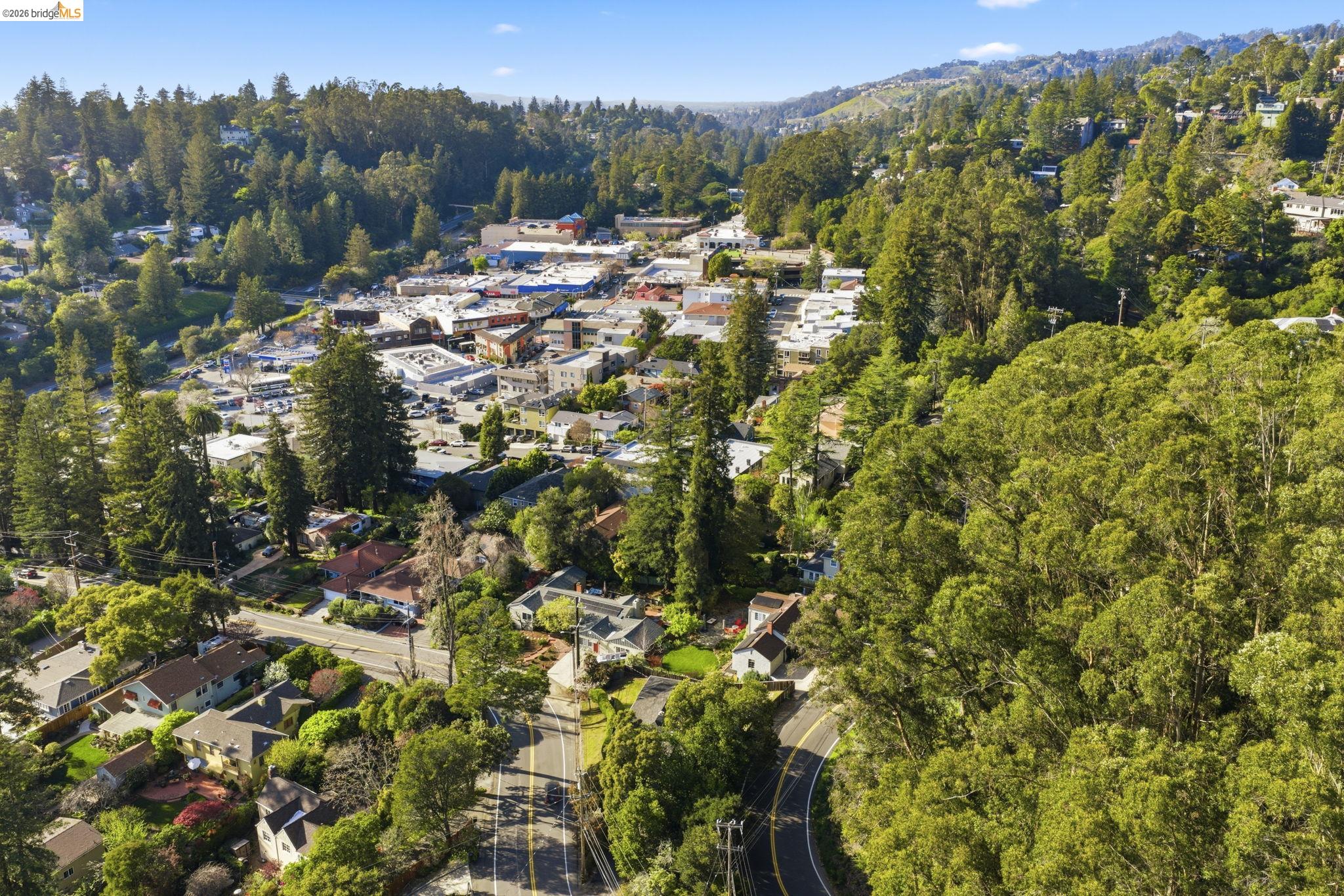 Detail Gallery Image 49 of 58 For 5701 Snake Rd, Oakland,  CA 94611 - 2 Beds | 2 Baths