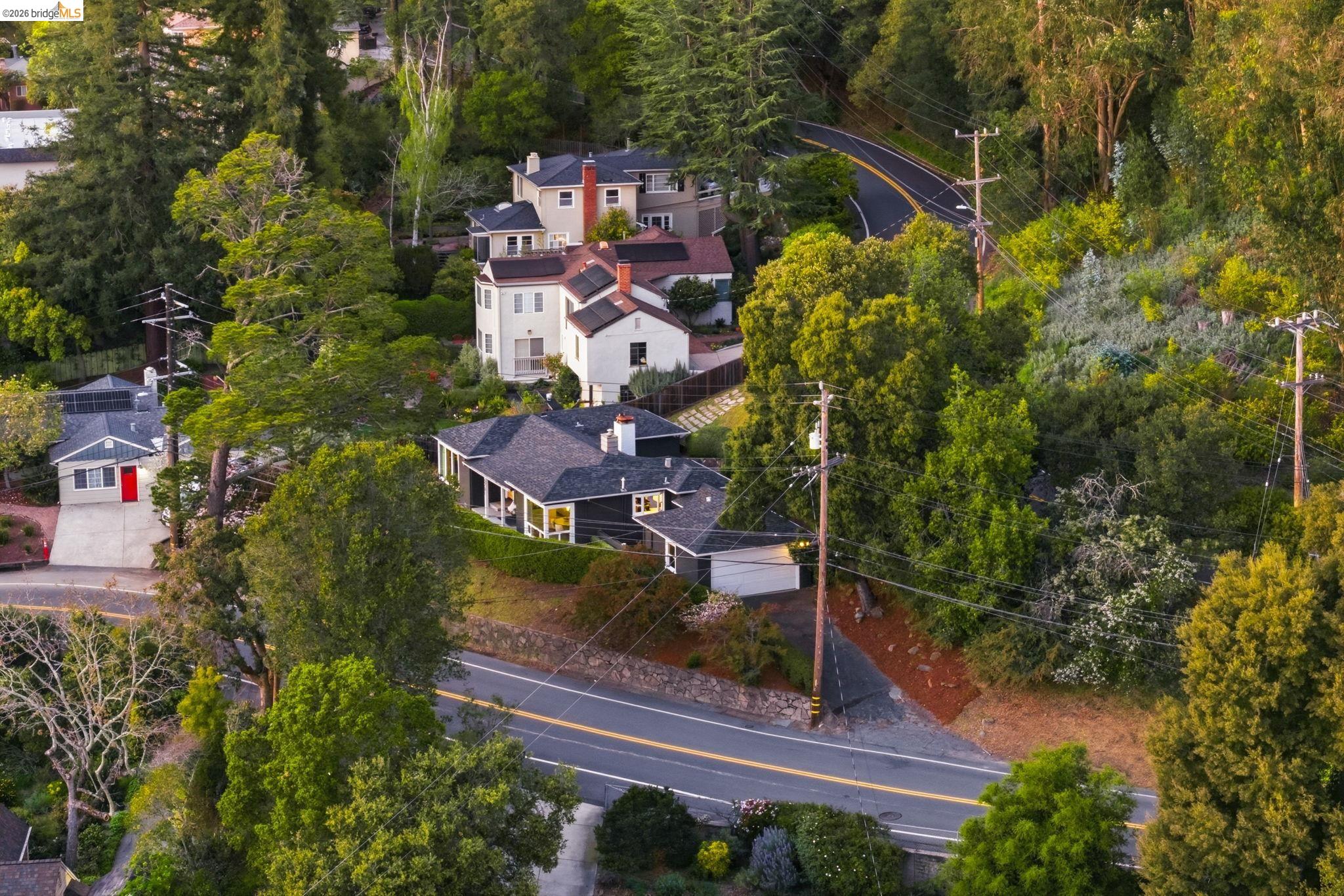 Detail Gallery Image 50 of 58 For 5701 Snake Rd, Oakland,  CA 94611 - 2 Beds | 2 Baths