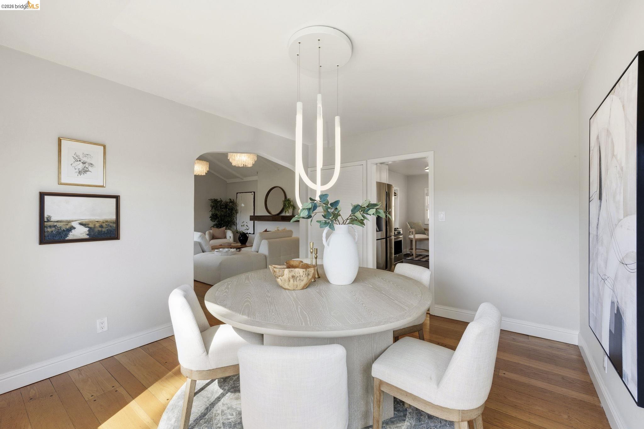 Detail Gallery Image 8 of 58 For 5701 Snake Rd, Oakland,  CA 94611 - 2 Beds | 2 Baths