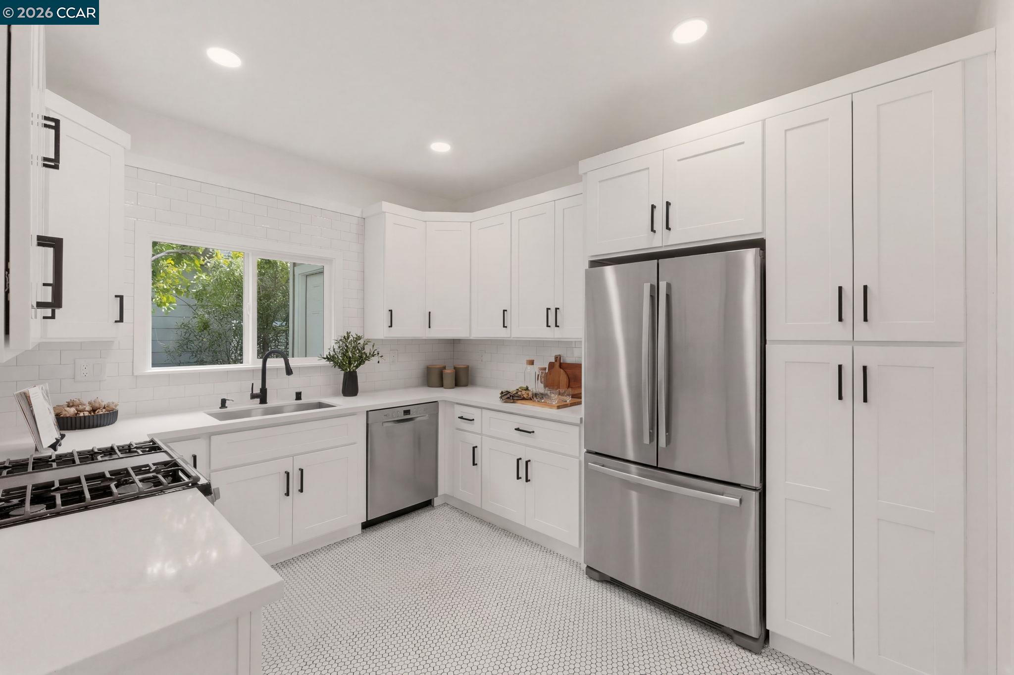 Detail Gallery Image 11 of 58 For 3214 California St, Berkeley,  CA 94703 - 4 Beds | 2 Baths