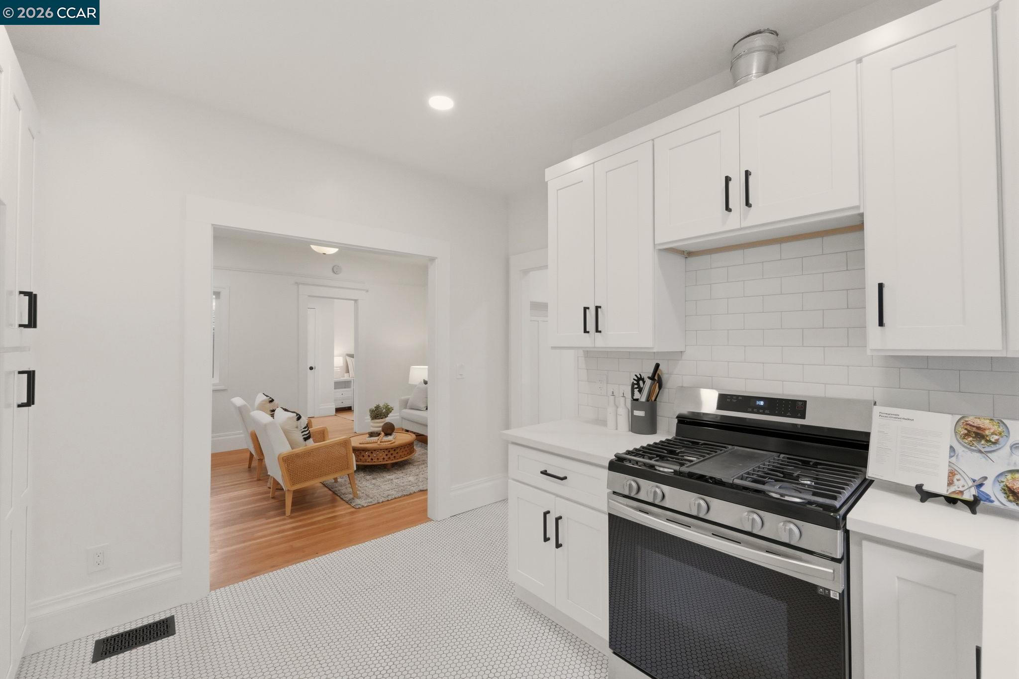 Detail Gallery Image 13 of 58 For 3214 California St, Berkeley,  CA 94703 - 4 Beds | 2 Baths