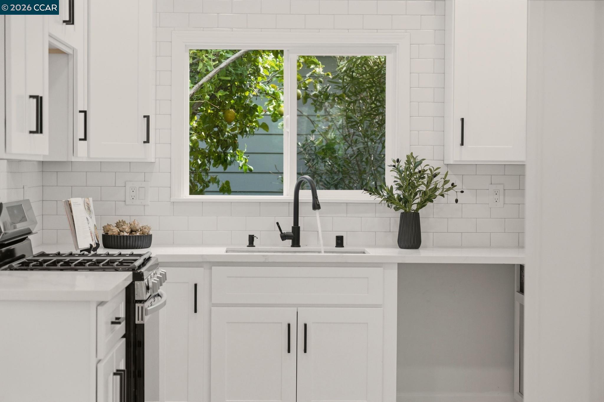 Detail Gallery Image 10 of 58 For 3214 California St, Berkeley,  CA 94703 - 4 Beds | 2 Baths