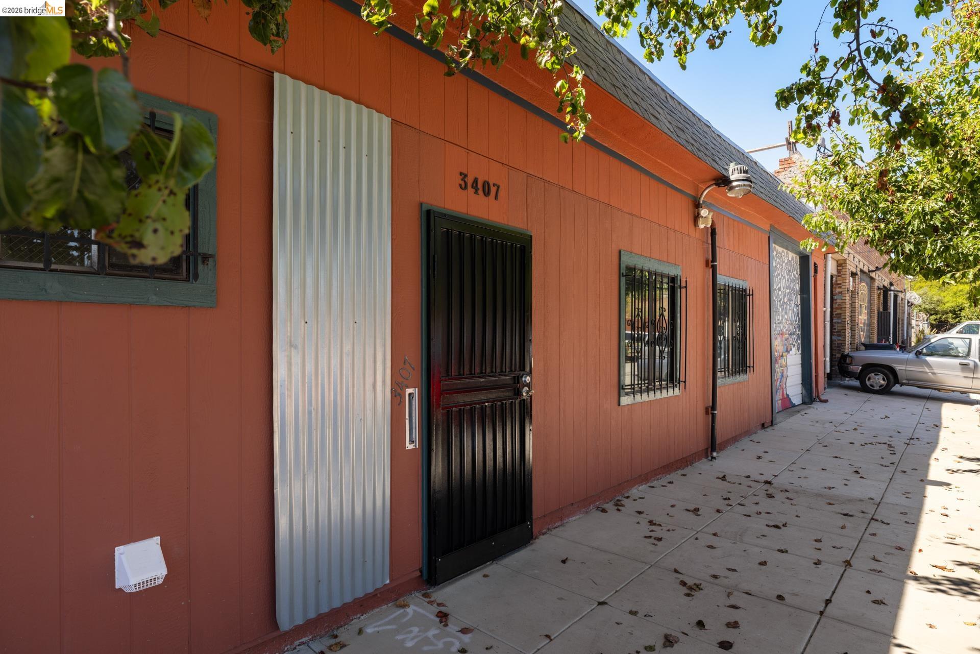 Detail Gallery Image 2 of 34 For 3403 Harlan St, Oakland,  CA 94608 - – Beds | – Baths