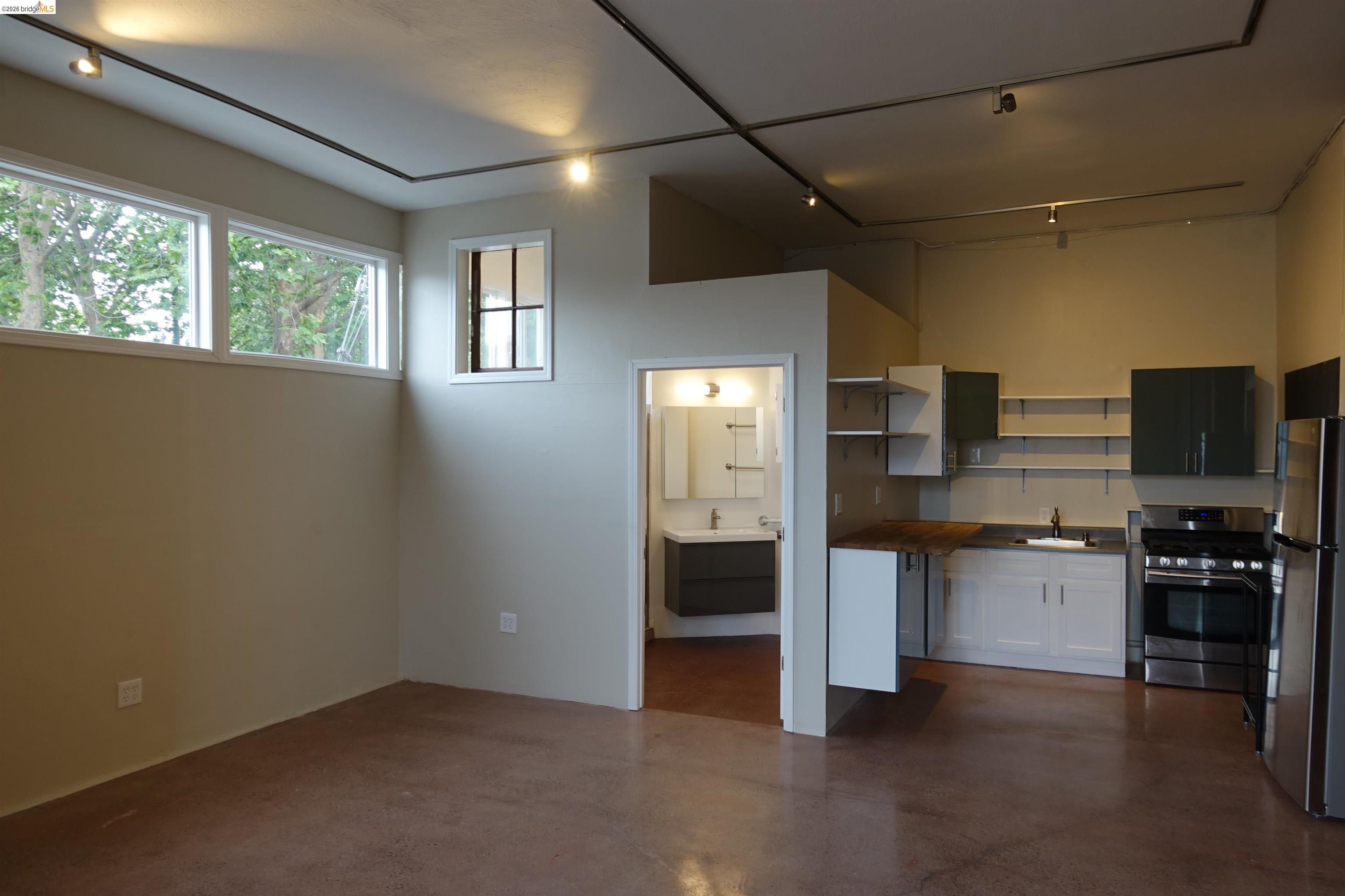 Detail Gallery Image 15 of 34 For 3403 Harlan St, Oakland,  CA 94608 - – Beds | – Baths