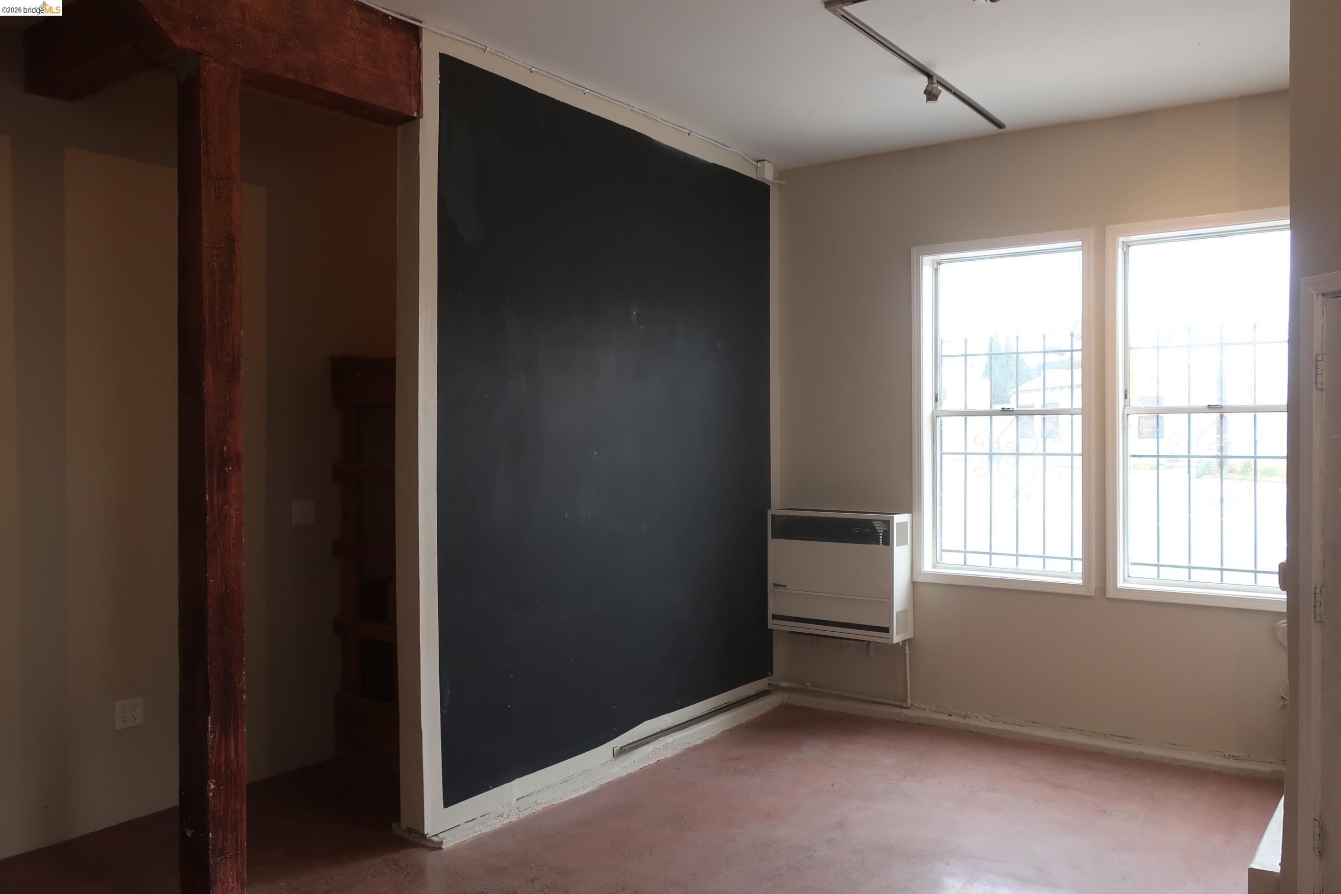 Detail Gallery Image 16 of 34 For 3403 Harlan St, Oakland,  CA 94608 - – Beds | – Baths