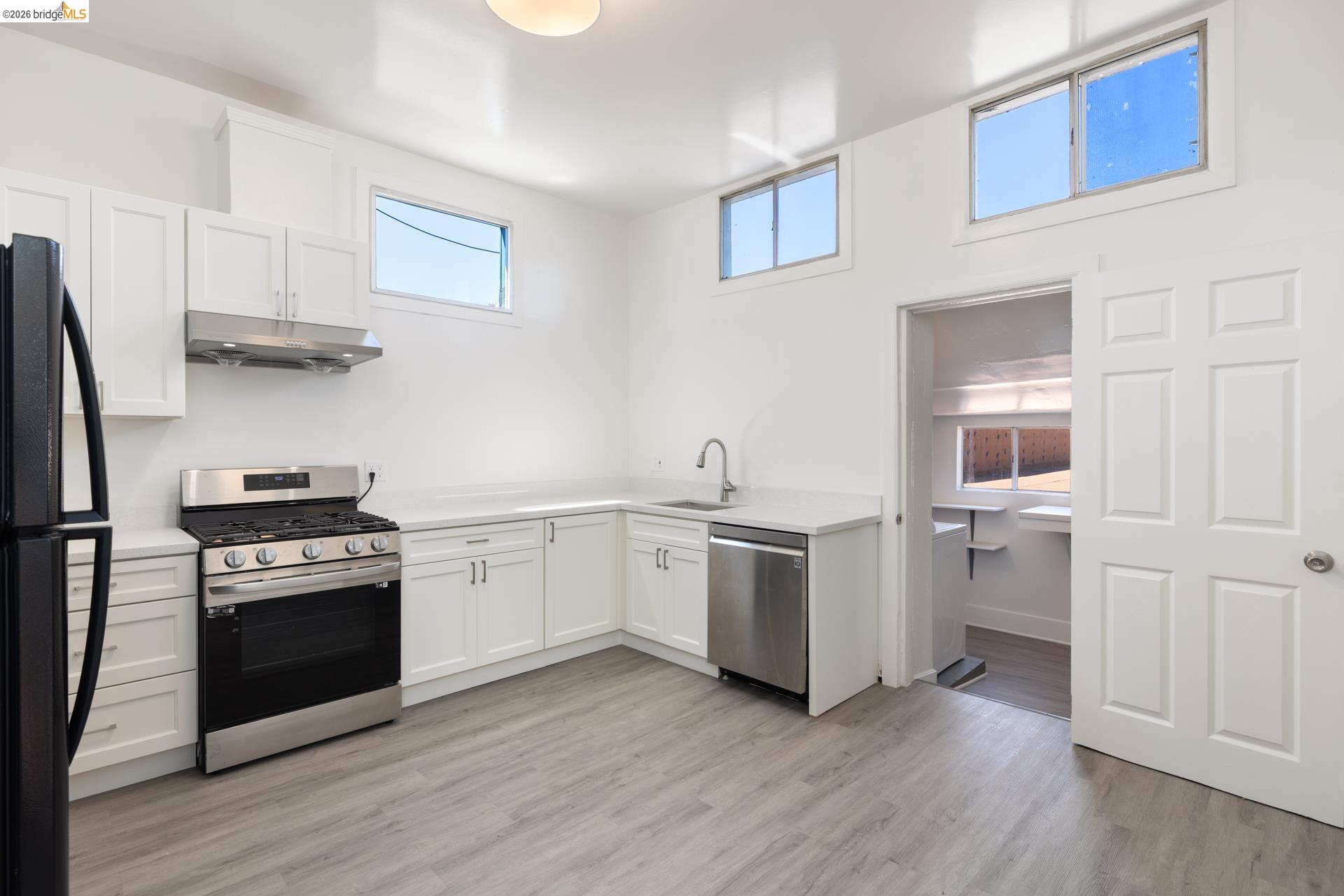 Detail Gallery Image 4 of 34 For 3403 Harlan St, Oakland,  CA 94608 - – Beds | – Baths