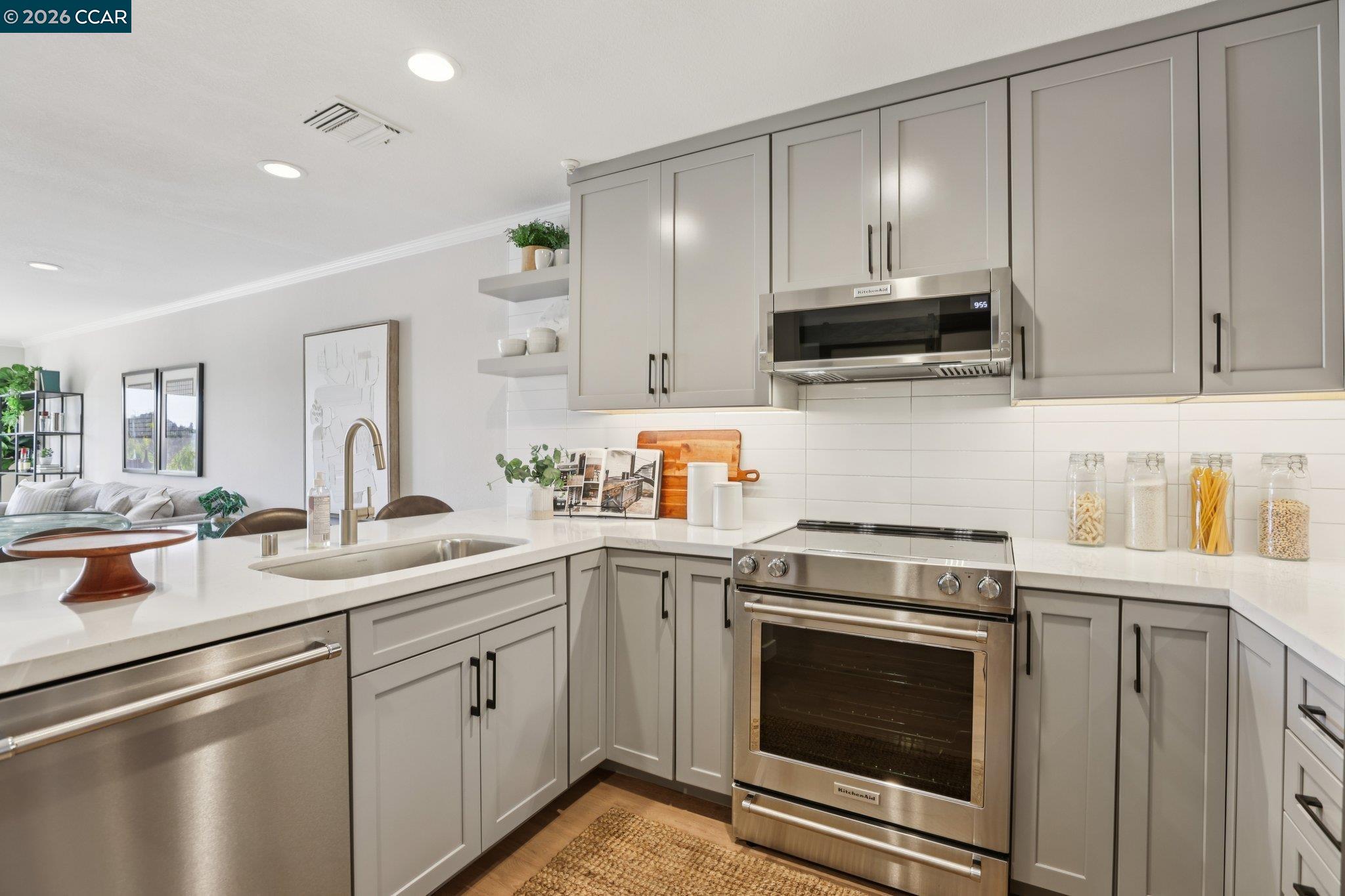 Detail Gallery Image 12 of 43 For 1201 Alta Vista Drive #106,  Walnut Creek,  CA 94596-4628 - 2 Beds | 2 Baths